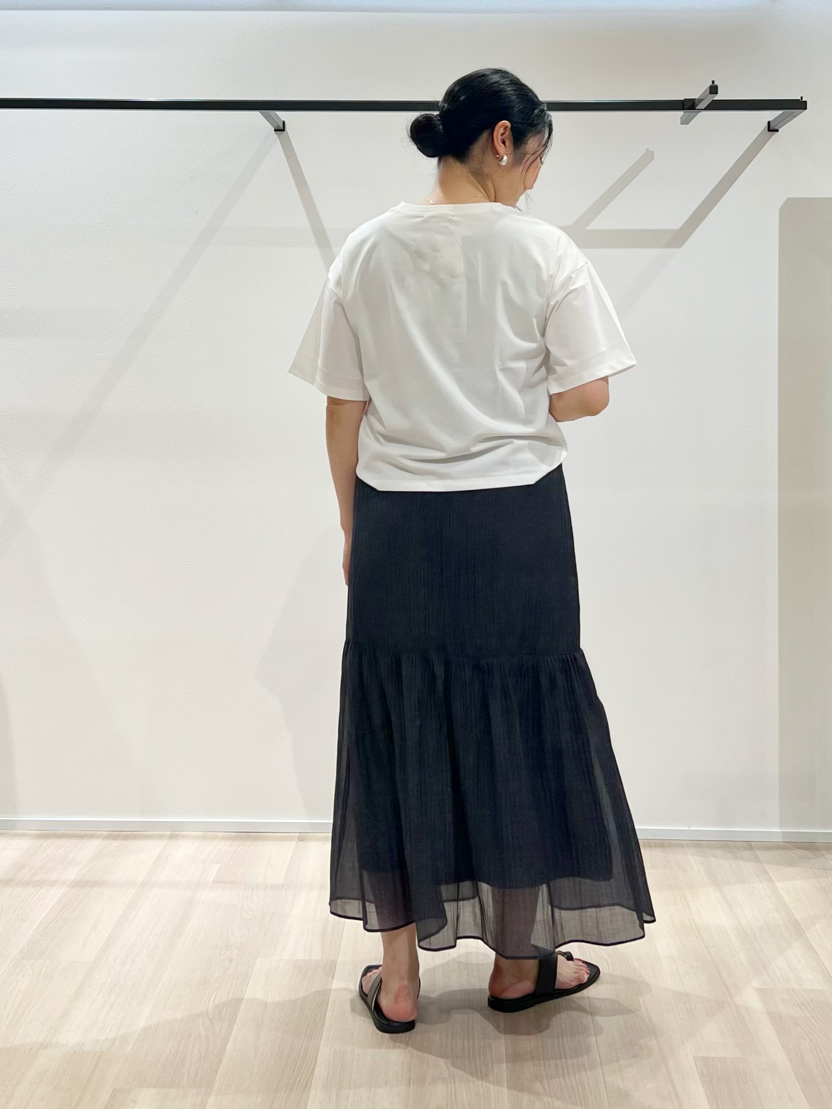 TOMOMIさんの「UNTITLED｜コットンロゴTシャツ」を使ったコーディネート