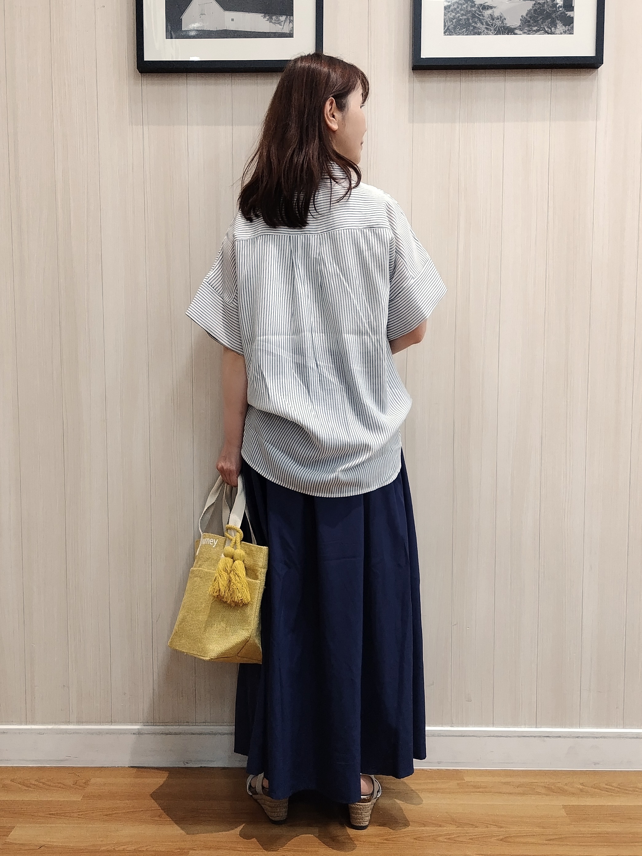 yseさんの「SHOO･LA･RUE｜【2点セット/S-LL/洗濯機可】時短でコーデ決まる スラブスキッパーシャツ＋タンクトップ」を使ったコーディネート