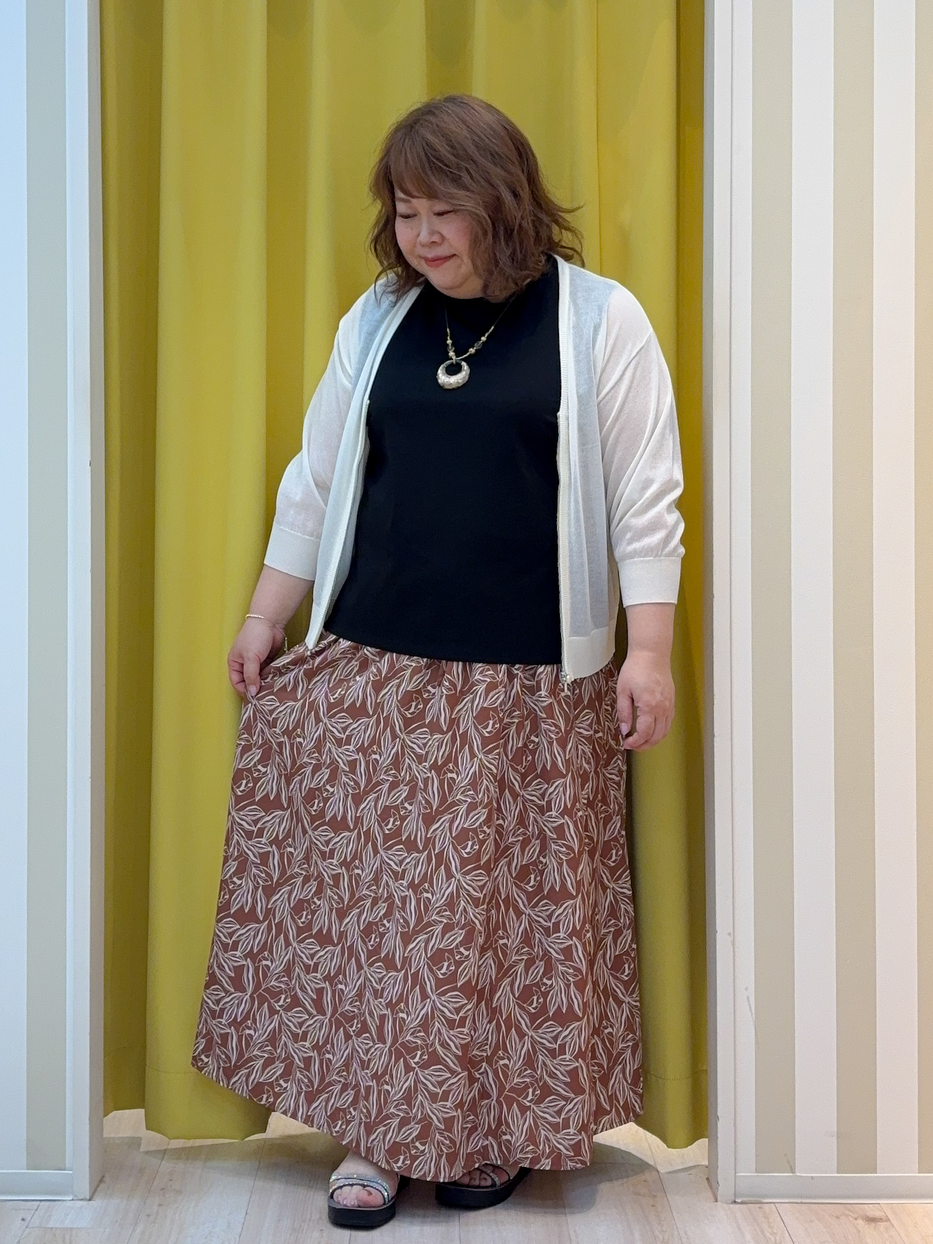 kotoさんさんの「SHOO･LA･RUE｜【洗濯機可/S-LL】程よいVネックですっきり魅せる ジップアップ 7分袖シアーカーディガン」を使ったコーディネート