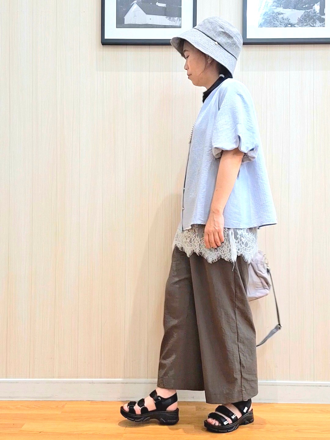Saoさんの「SHOO･LA･RUE｜【洗濯機可】バルーンスリーブで二の腕カバー キーネック5分袖ブラウス」を使ったコーディネート