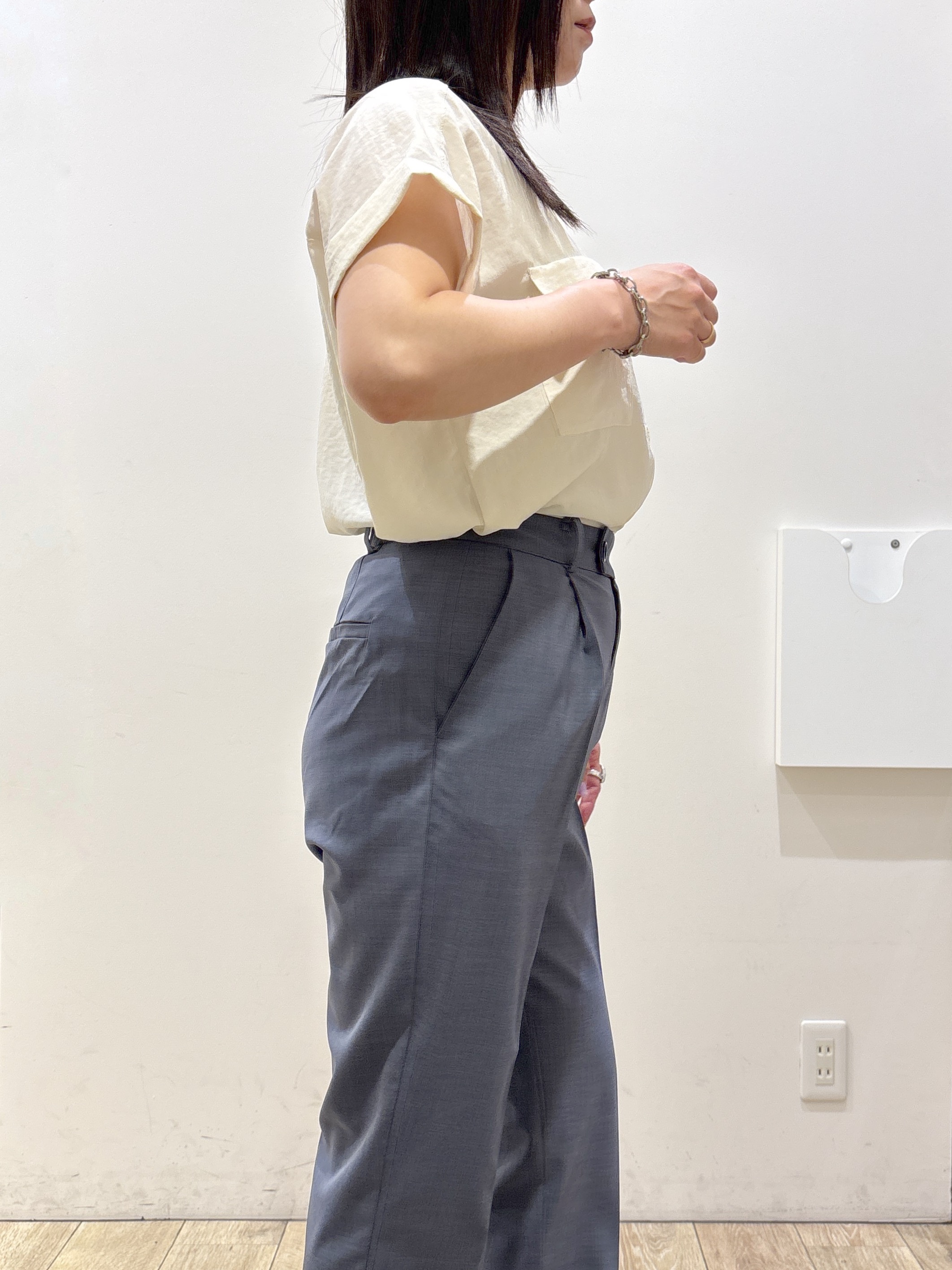 mameさんの「index｜【接触冷感】ダブルポケットスキッパーブラウス《吸水速乾／防シワ／洗濯機OK／S～3L／7col》」を使ったコーディネート