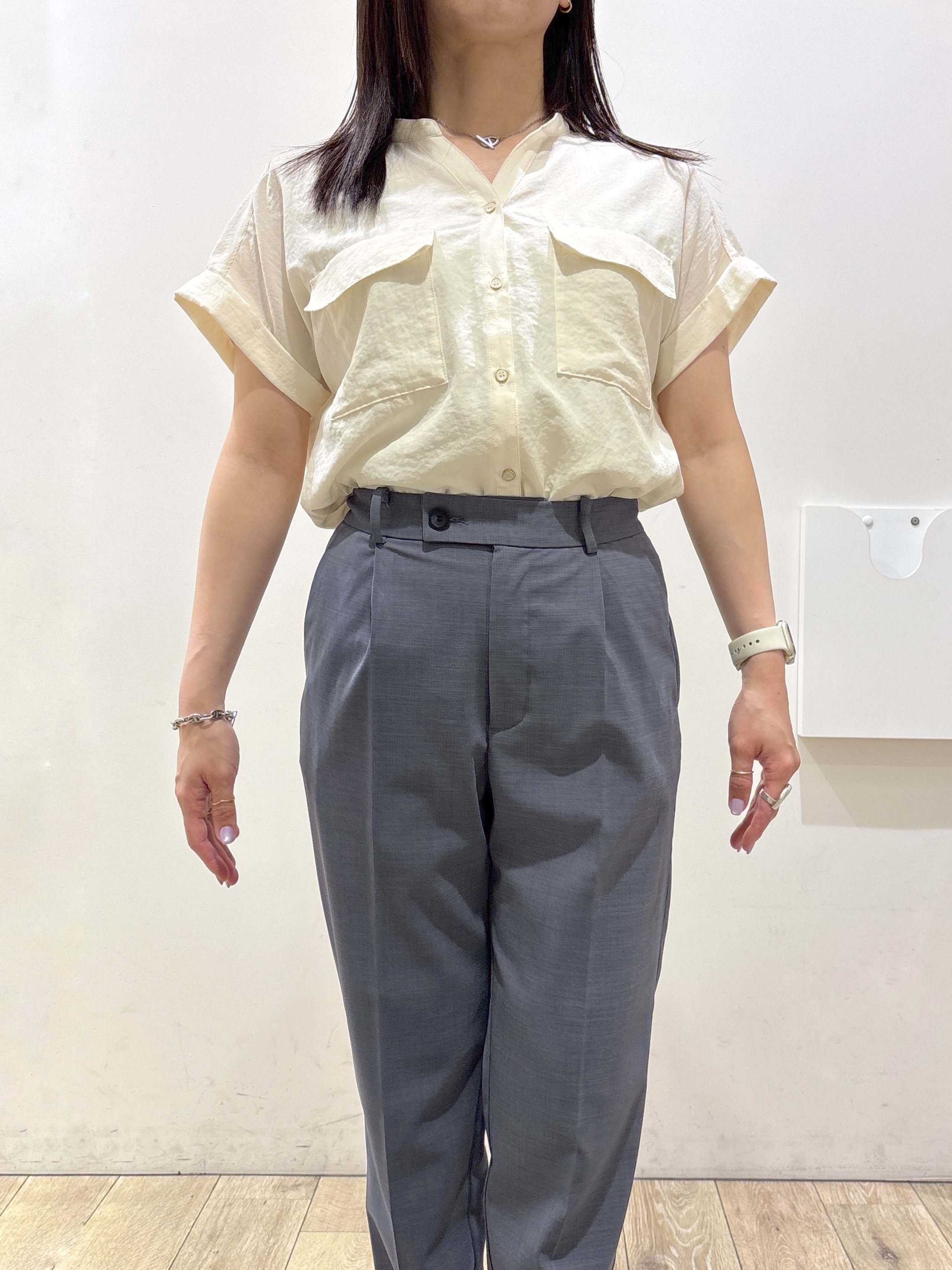 mameさんの「index｜【接触冷感】ダブルポケットスキッパーブラウス《吸水速乾／防シワ／洗濯機OK／S～3L／7col》」を使ったコーディネート