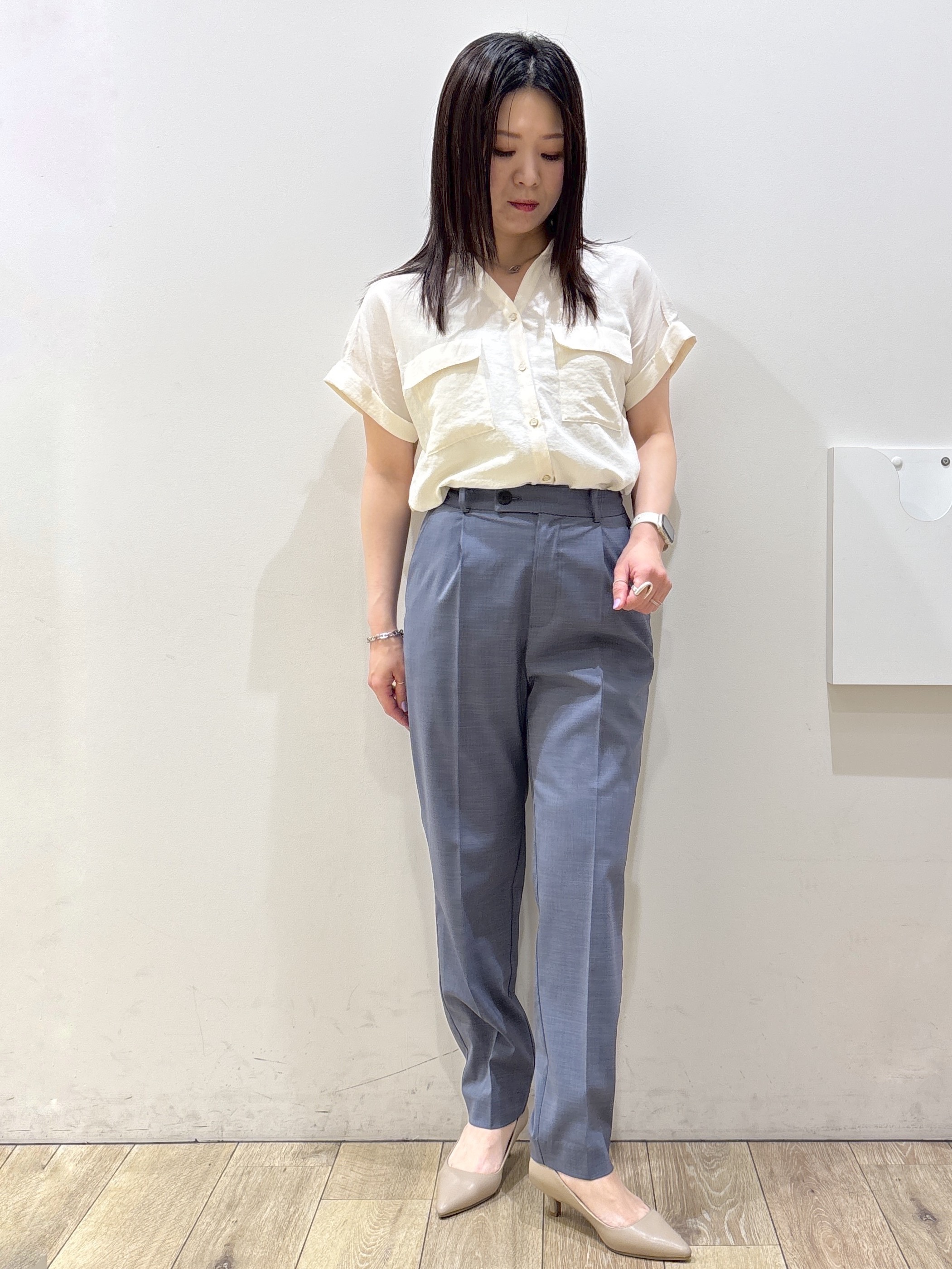 mameさんの「index｜【接触冷感】ダブルポケットスキッパーブラウス《吸水速乾／防シワ／洗濯機OK／S～3L／7col》」を使ったコーディネート