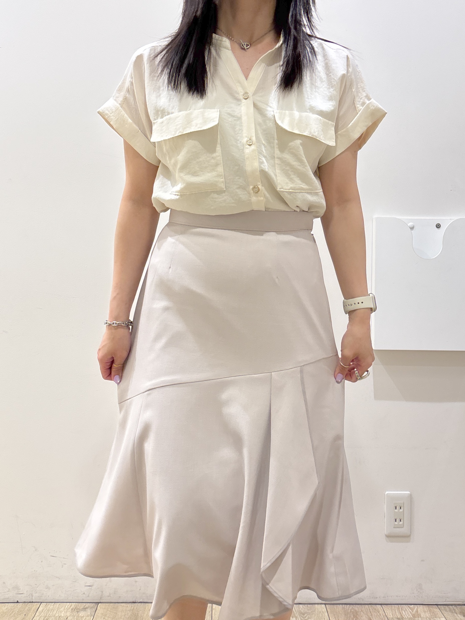 mameさんの「index｜【接触冷感】ダブルポケットスキッパーブラウス《吸水速乾／防シワ／洗濯機OK／S～3L／7col》」を使ったコーディネート