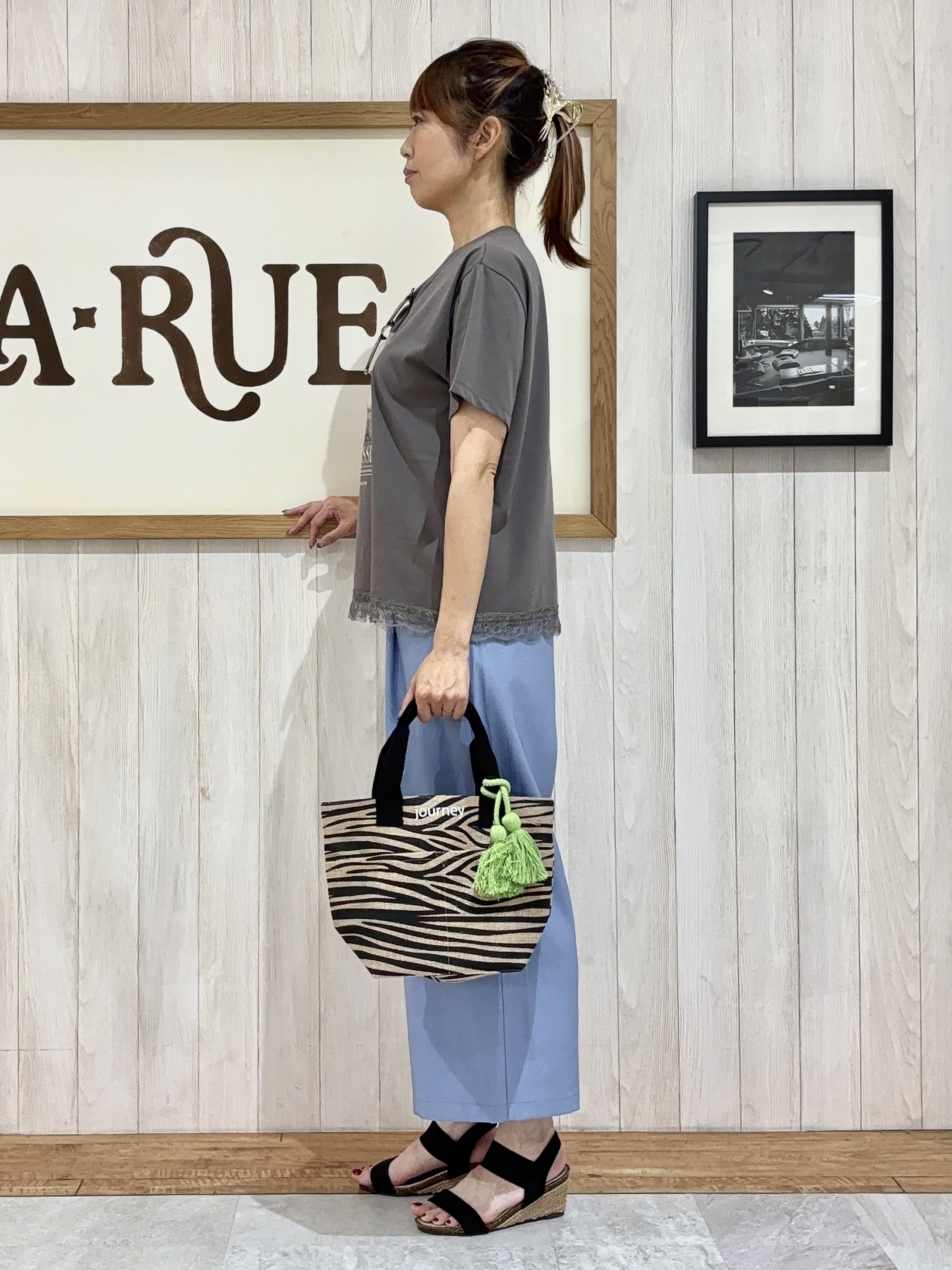 みきぽんさんの「SHOO･LA･RUE｜【UV/S-LL/洗濯機可】真夏に着たい裾レースが女性らしさをプラスする プリントアソートTシャツ」を使ったコーディネート