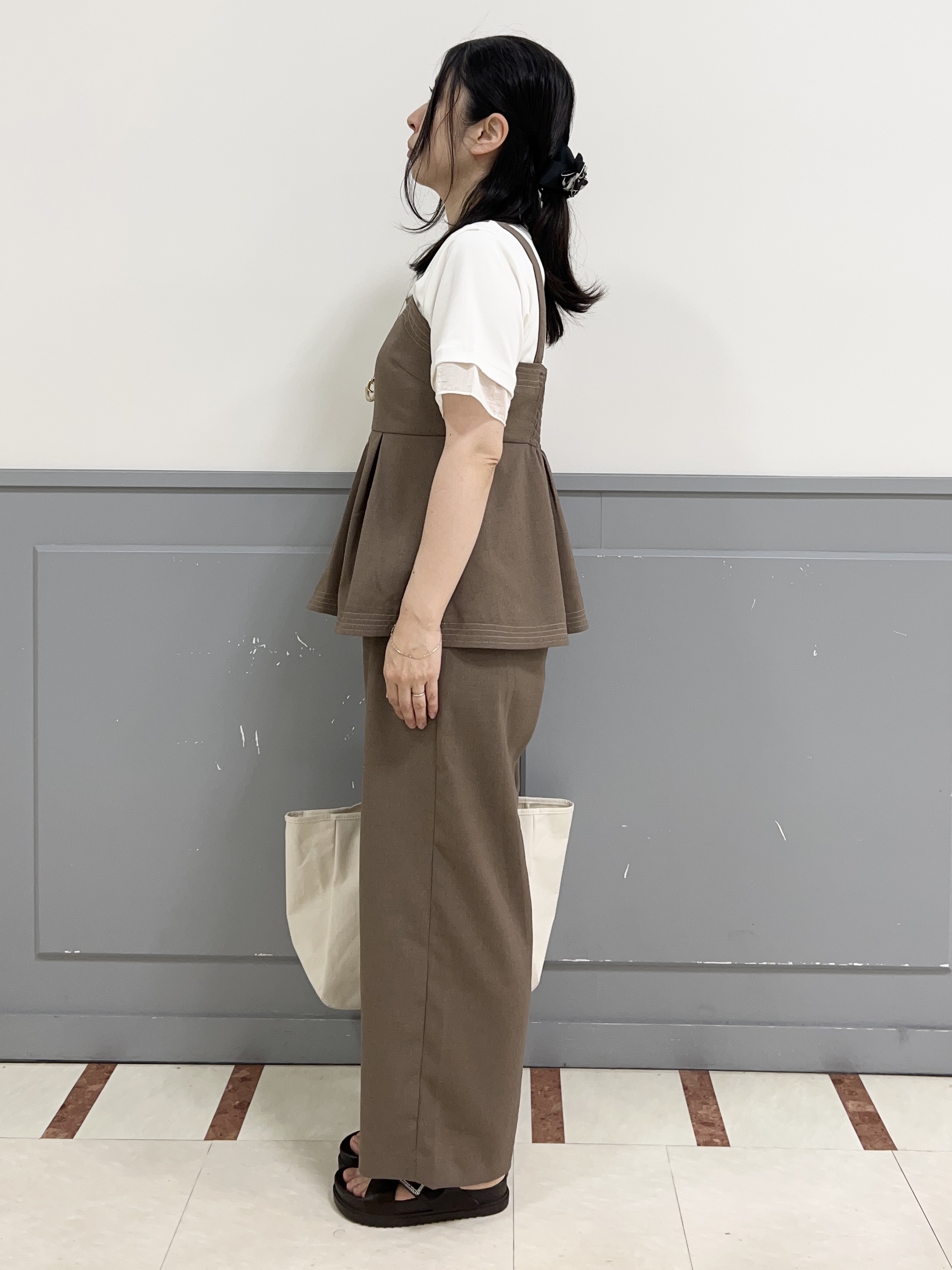 yuuさんの「grove｜【二の腕カバー/UVカット】袖口シアースクエアネックTシャツ」を使ったコーディネート