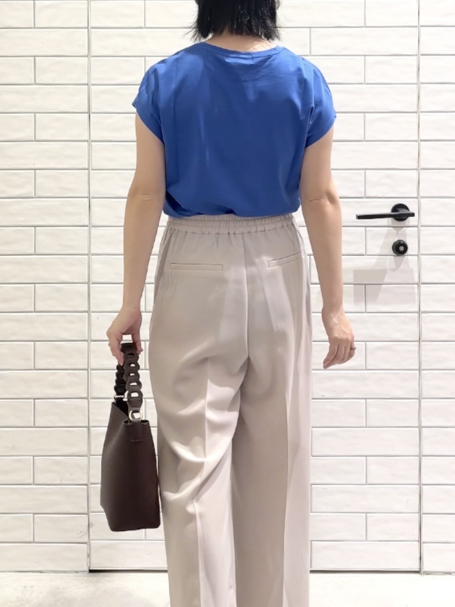 しおりさんの「OPAQUE.CLIP｜フレンチスリーブカットソー【洗濯機OK】」を使ったコーディネート