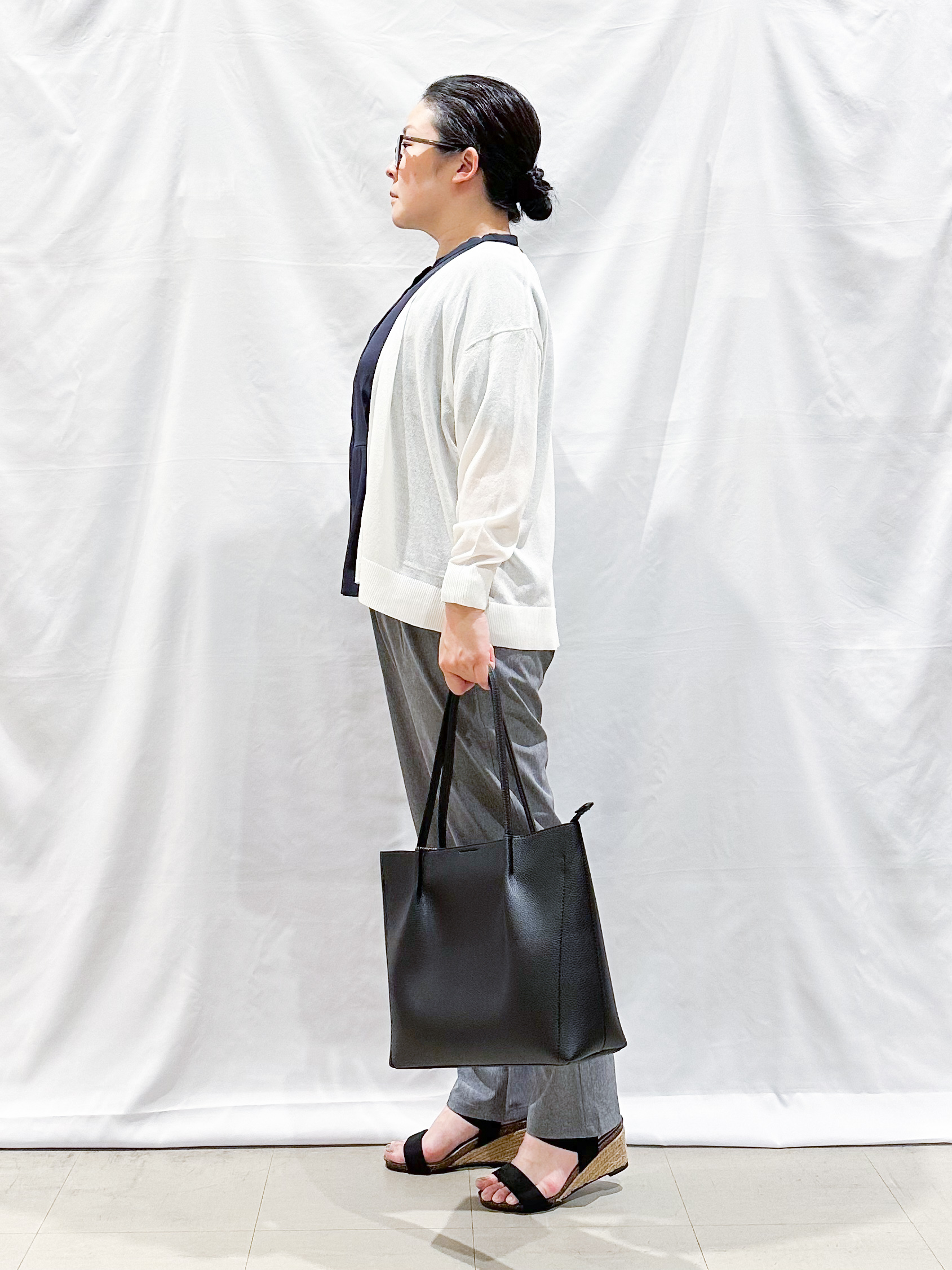 umeさんの「SHOO･LA･RUE｜【洗濯機可/S-LL】オンにもオフにも マルチに使えるボタンレスカーディガン」を使ったコーディネート
