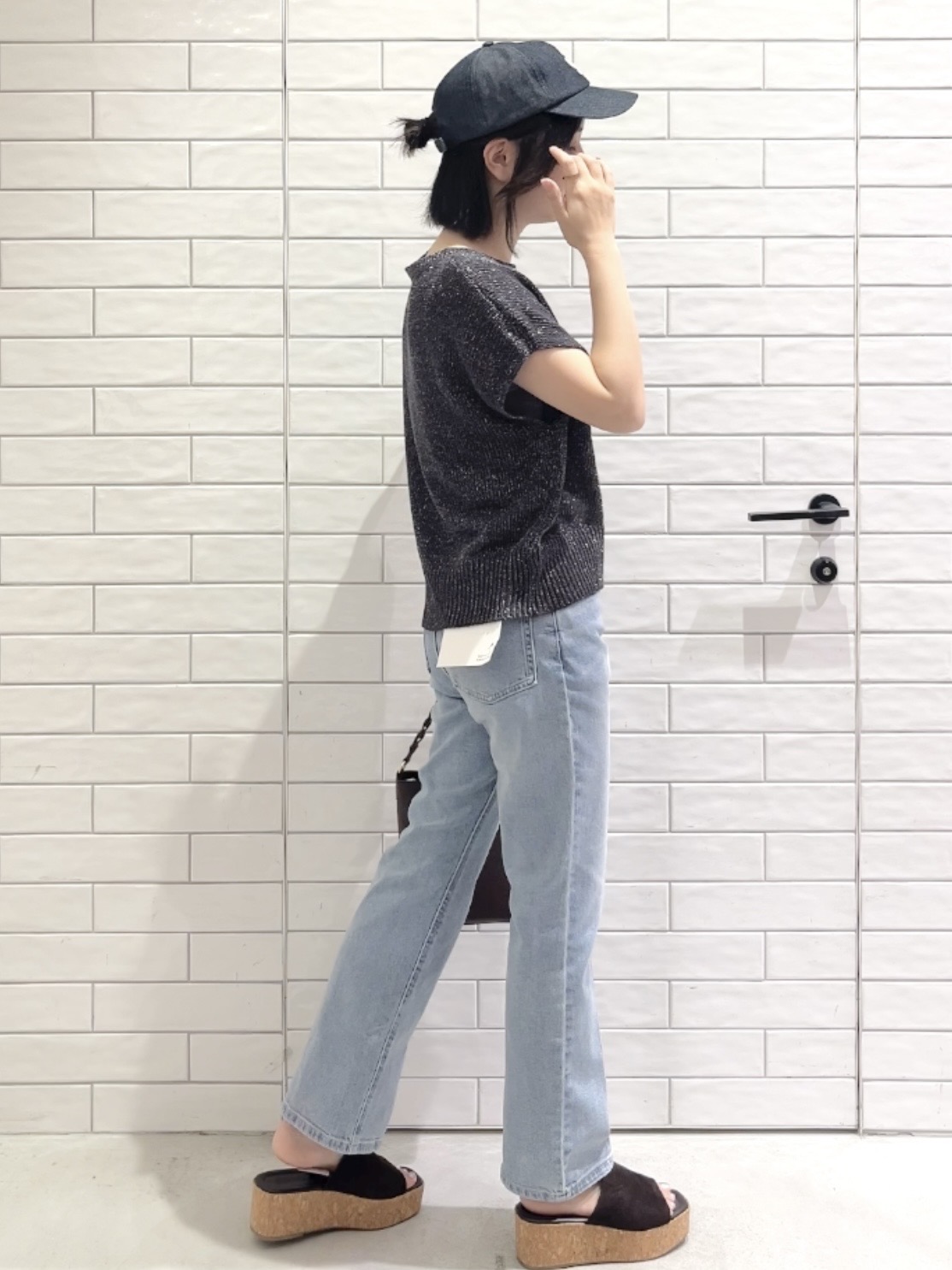 しおりさんの「OPAQUE.CLIP｜ラメメッシュ フレンチスリーブニット【洗濯機OK】」を使ったコーディネート