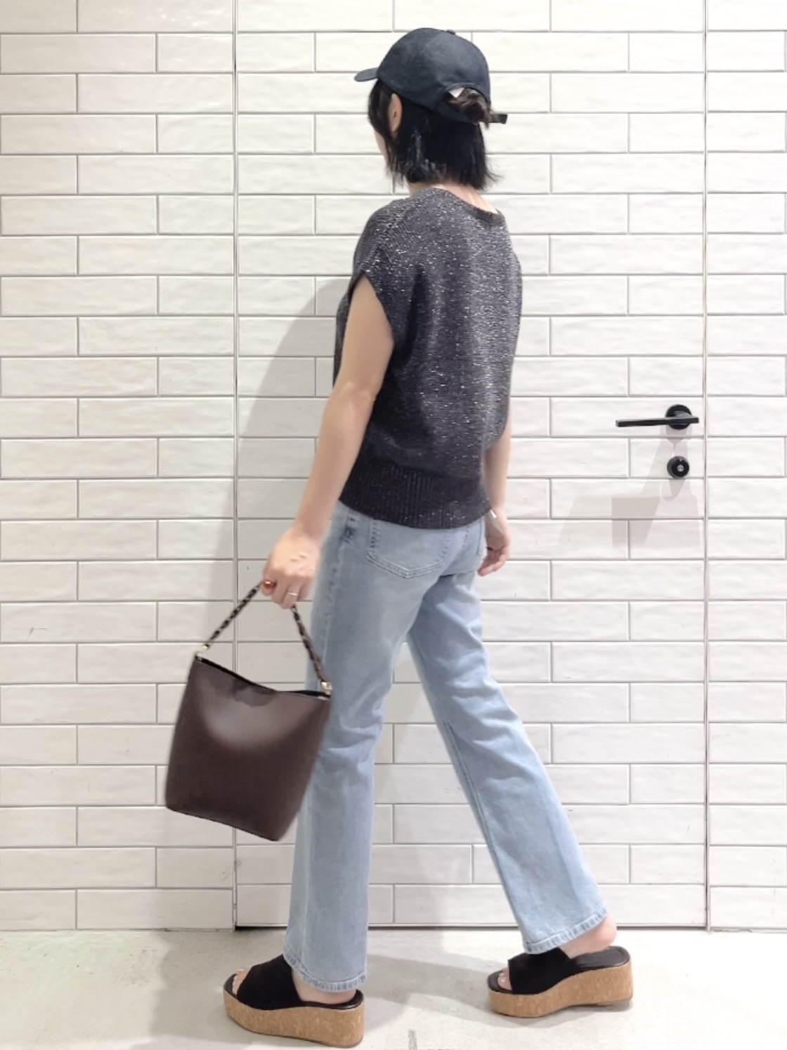 しおりさんの「OPAQUE.CLIP｜ラメメッシュ フレンチスリーブニット【洗濯機OK】」を使ったコーディネート