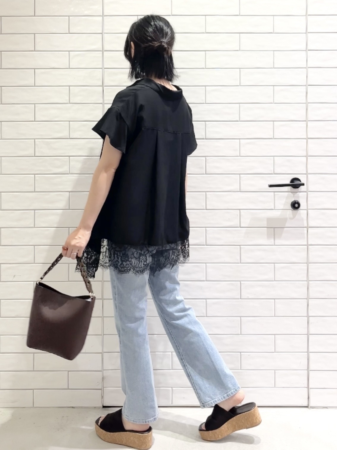 しおりさんの「OPAQUE.CLIP｜裾レース スキッパーブラウス【洗濯機OK】」を使ったコーディネート