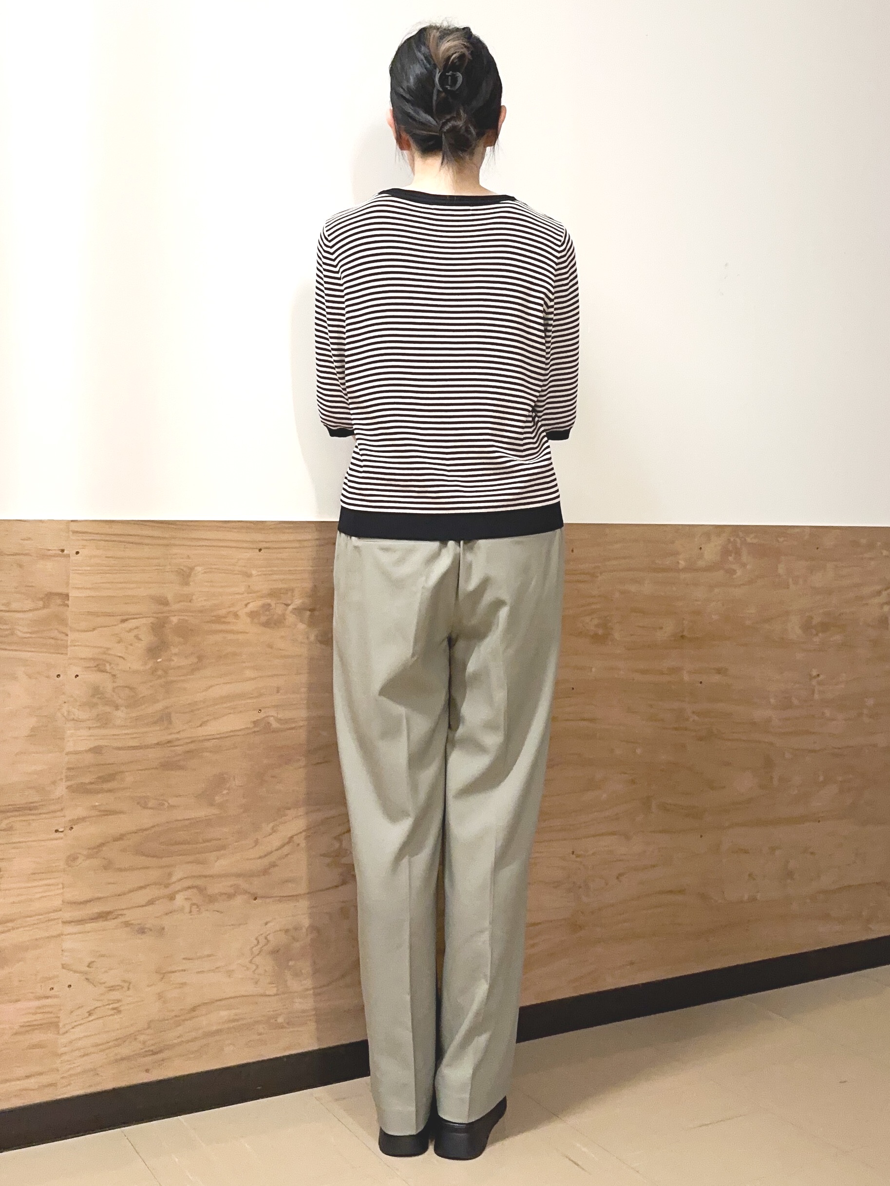 すーさんの「grove｜【シリーズ累計36万枚/UVカット・ひんやり・洗濯機OK】やわらかドライタッチ 五分袖クルーネックニ」を使ったコーディネート