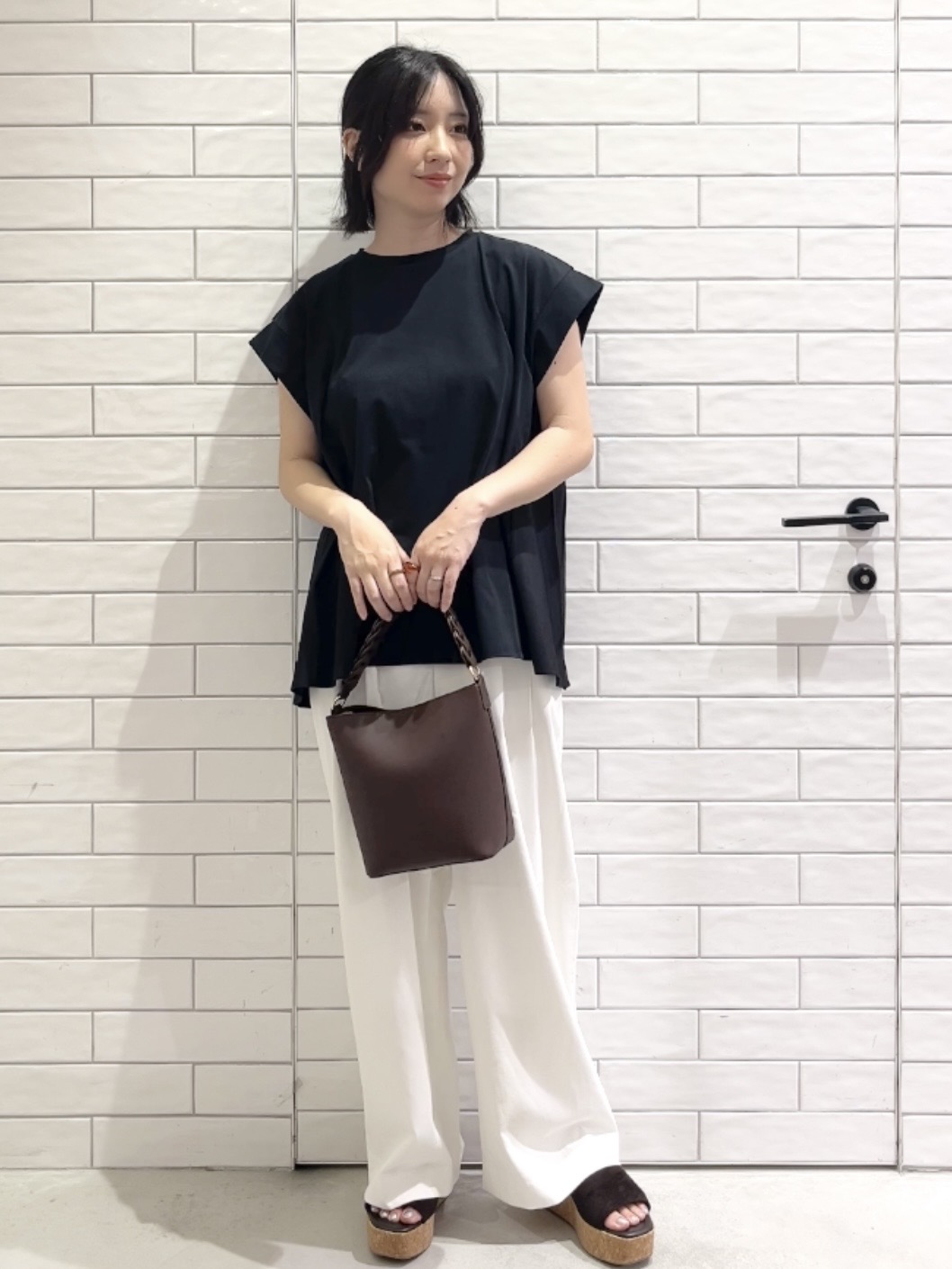 しおりさんの「OPAQUE.CLIP｜【接触冷感】バックフレアドッキングカットソー《洗濯機OK》」を使ったコーディネート