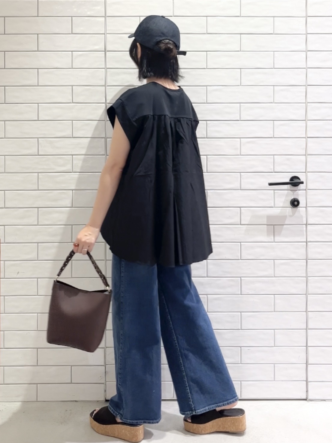 しおりさんの「OPAQUE.CLIP｜【接触冷感】バックフレアドッキングカットソー《洗濯機OK》」を使ったコーディネート