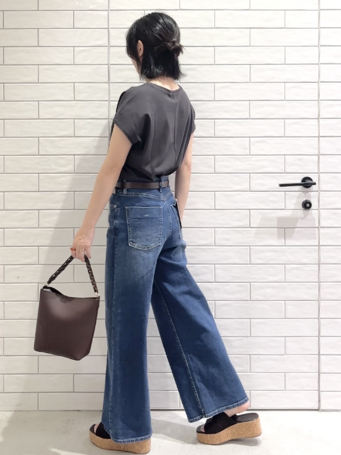 しおりさんの「OPAQUE.CLIP｜ロゴフレンチスリーブカットソー【洗濯機OK】」を使ったコーディネート
