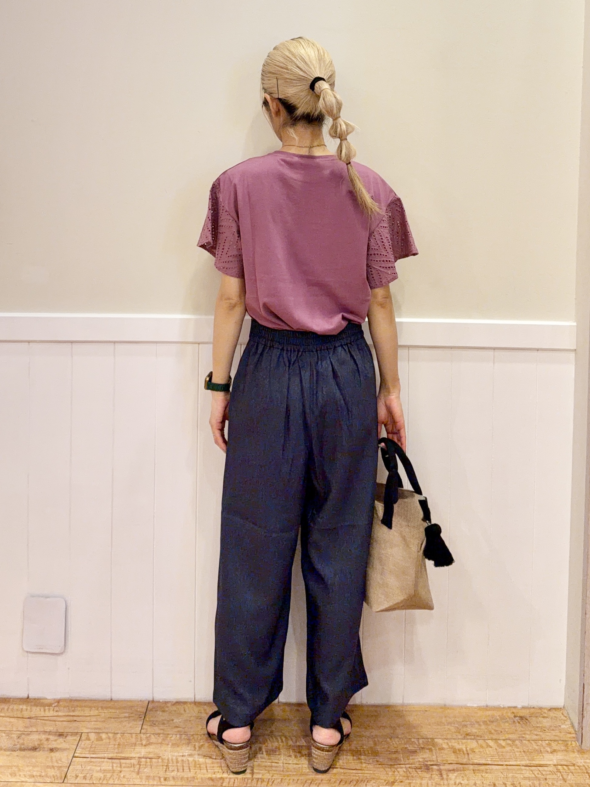 みりのさんの「SHOO･LA･RUE｜【S-LL/洗濯機可/体型カバー】汗じみが気になりにくい お袖レースフレアTシャツ」を使ったコーディネート