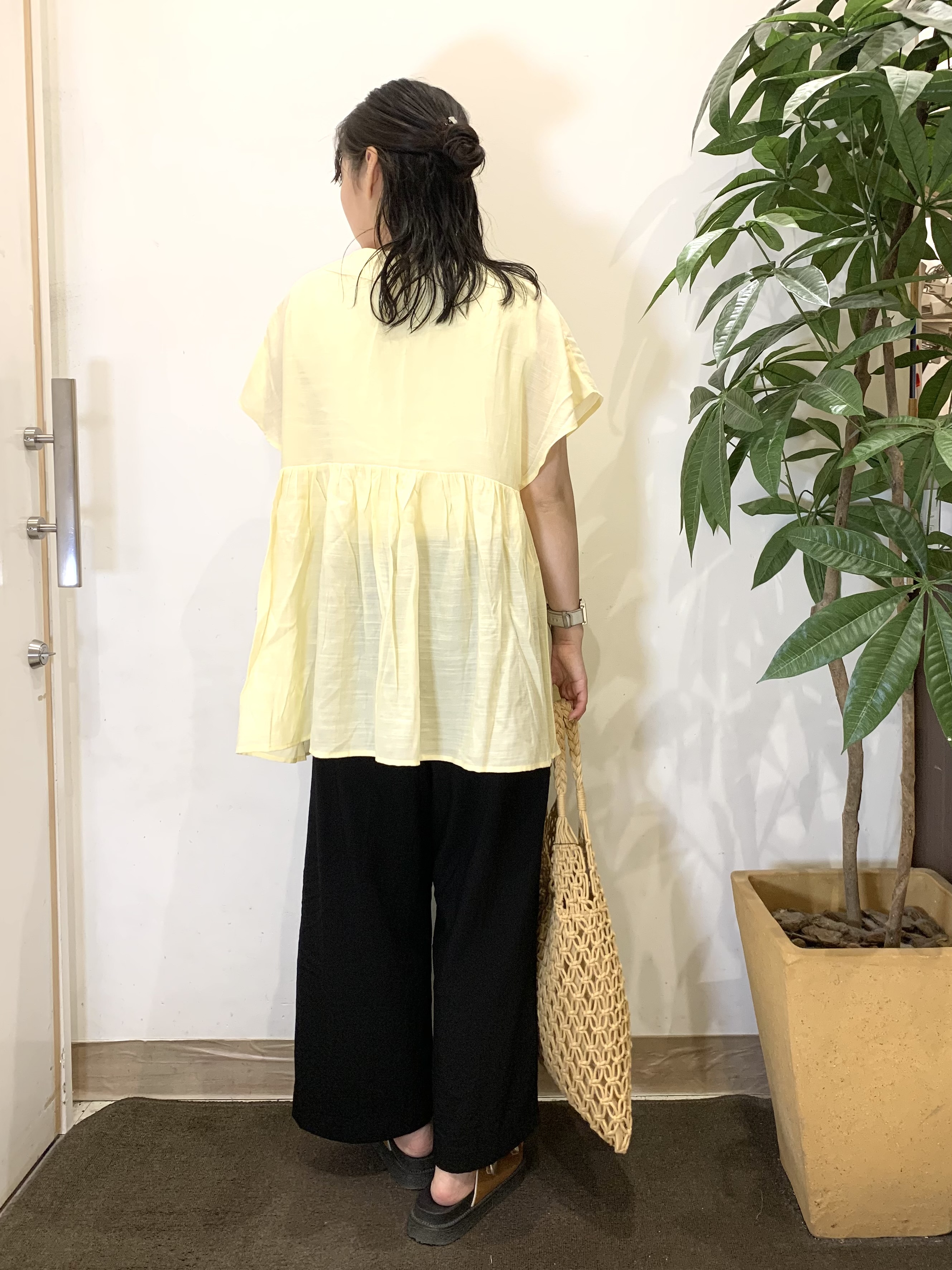 ちゃろさんの「SHOO･LA･RUE｜【S-LL/洗濯機可/UV/体型カバー】インせず着られる Vネックギャザーブラウス」を使ったコーディネート