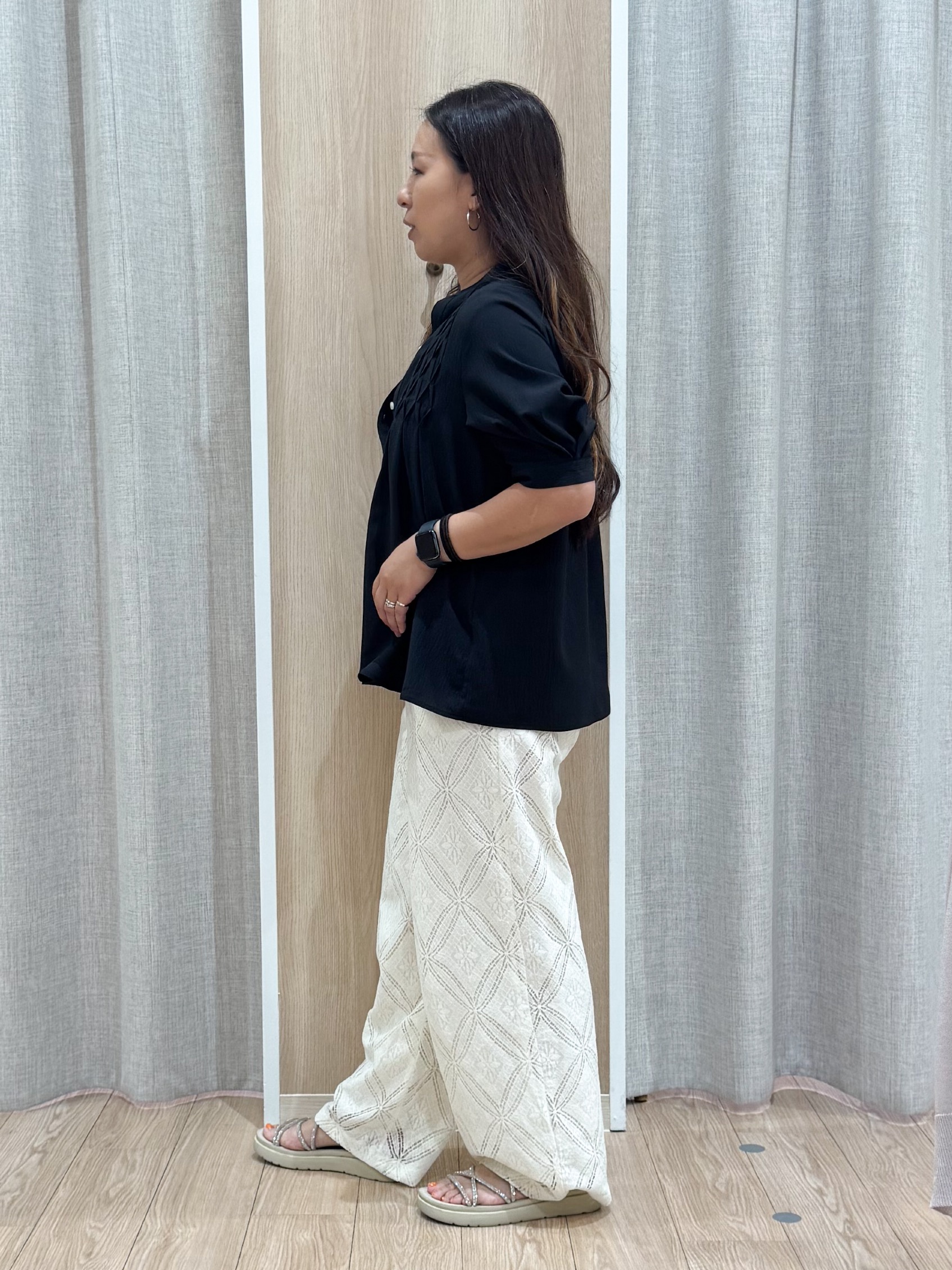 sachiさんの「grove｜【貴島明日香さん着用/体型カバー】ON・OFF使えるスモッキングタックブラウス」を使ったコーディネート