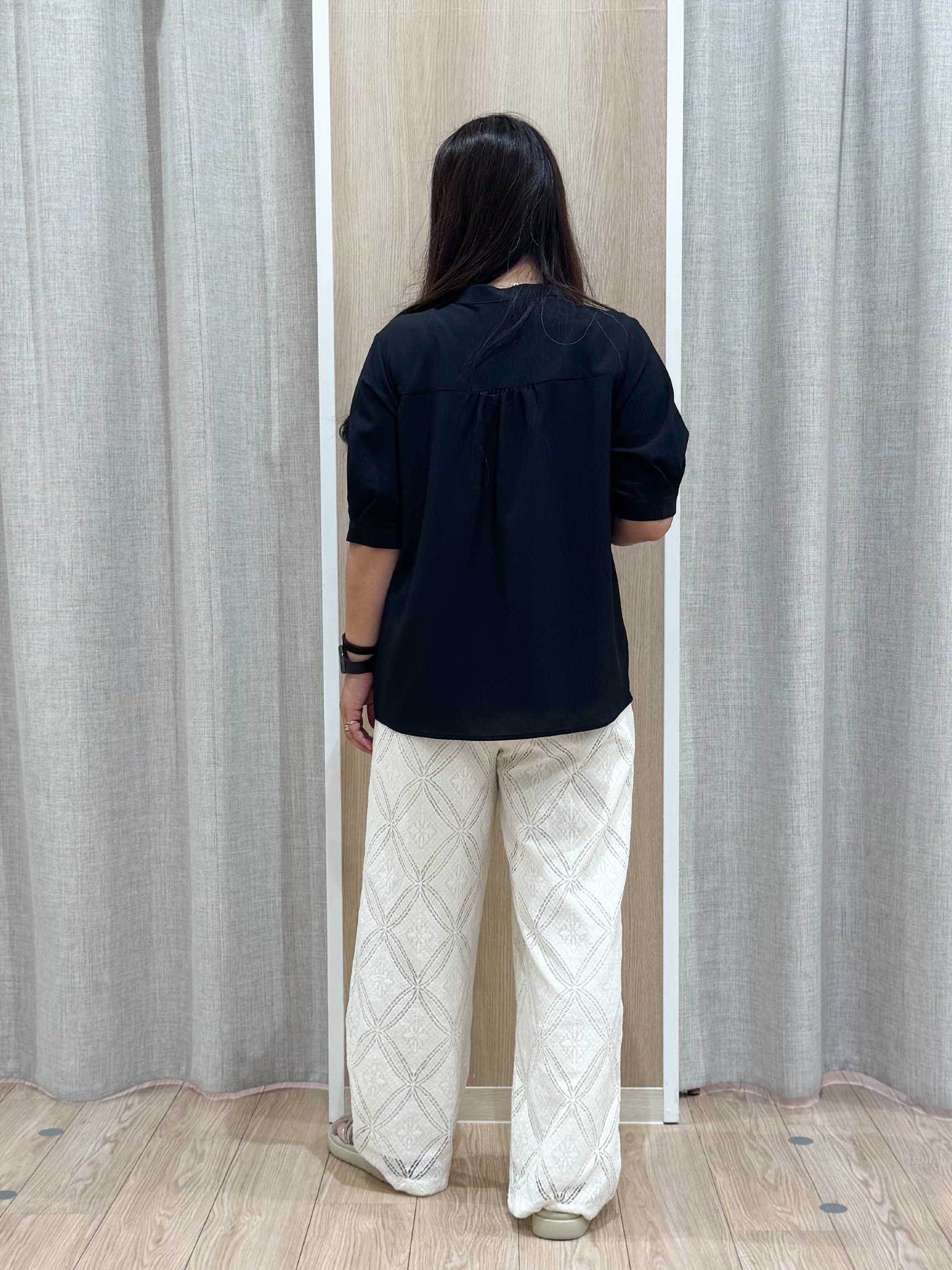 sachiさんの「grove｜【貴島明日香さん着用/体型カバー】ON・OFF使えるスモッキングタックブラウス」を使ったコーディネート
