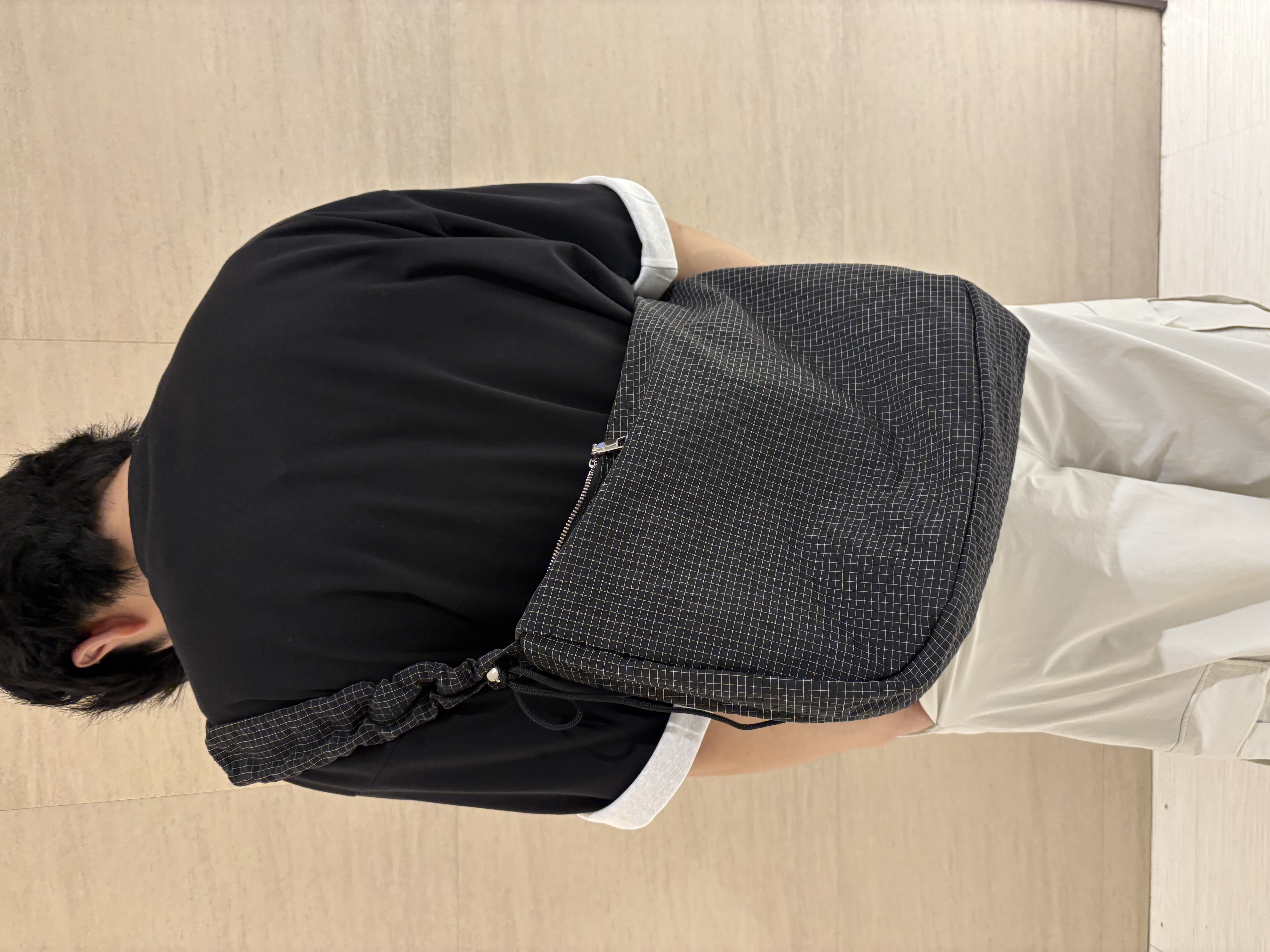 辻一樹さんの「tk.TAKEO KIKUCHI｜カッティングカーゴパンツ」を使ったコーディネート