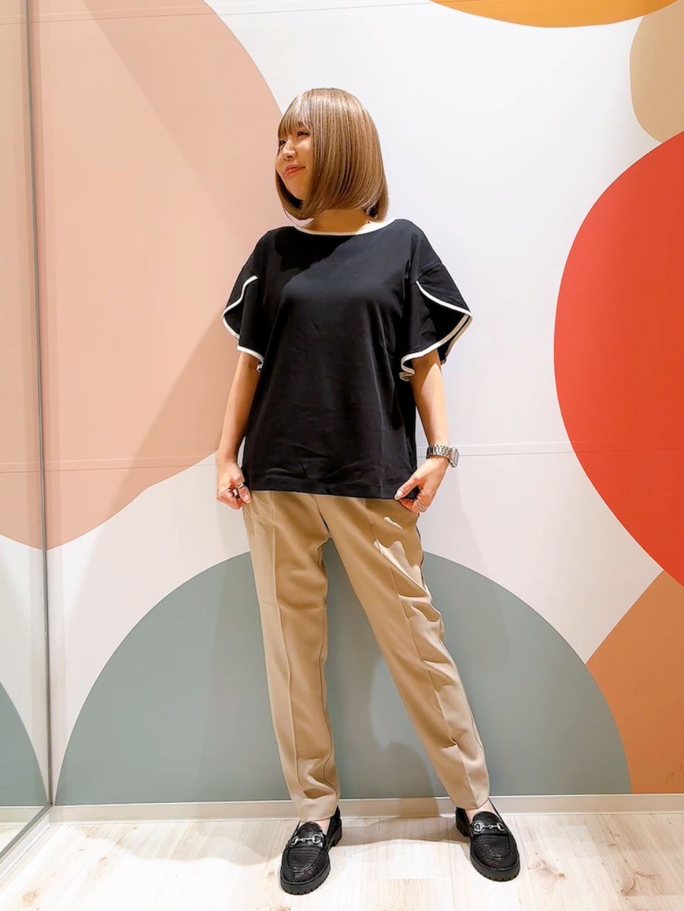 長男さんの「SHOO･LA･RUE｜【洗濯機可/S-LL】配色パイピング フレアスリーブトップス」を使ったコーディネート