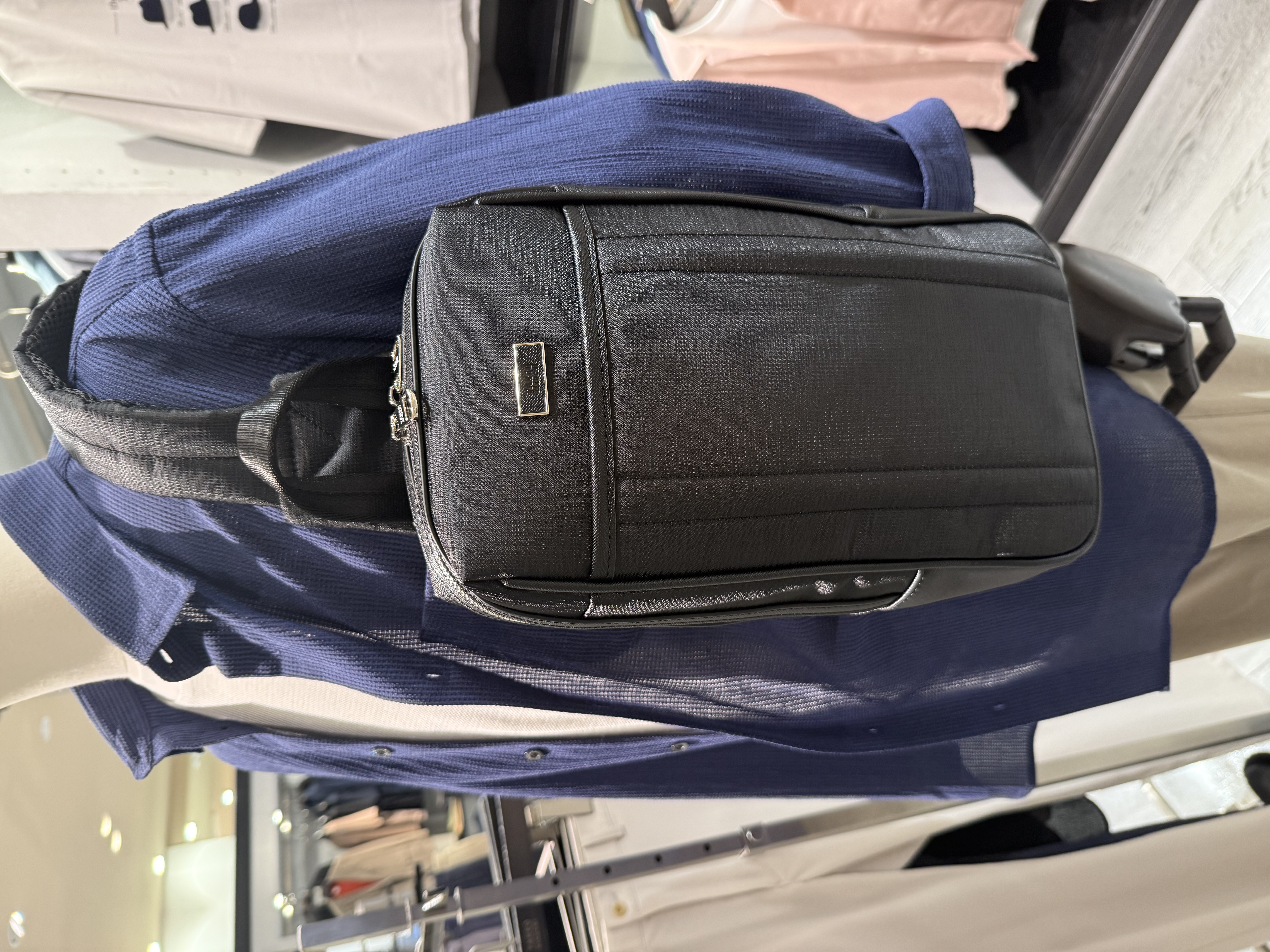 uekuboさんの「TAKEO KIKUCHI｜水シボジャカードワンショルダーバッグ」を使ったコーディネート