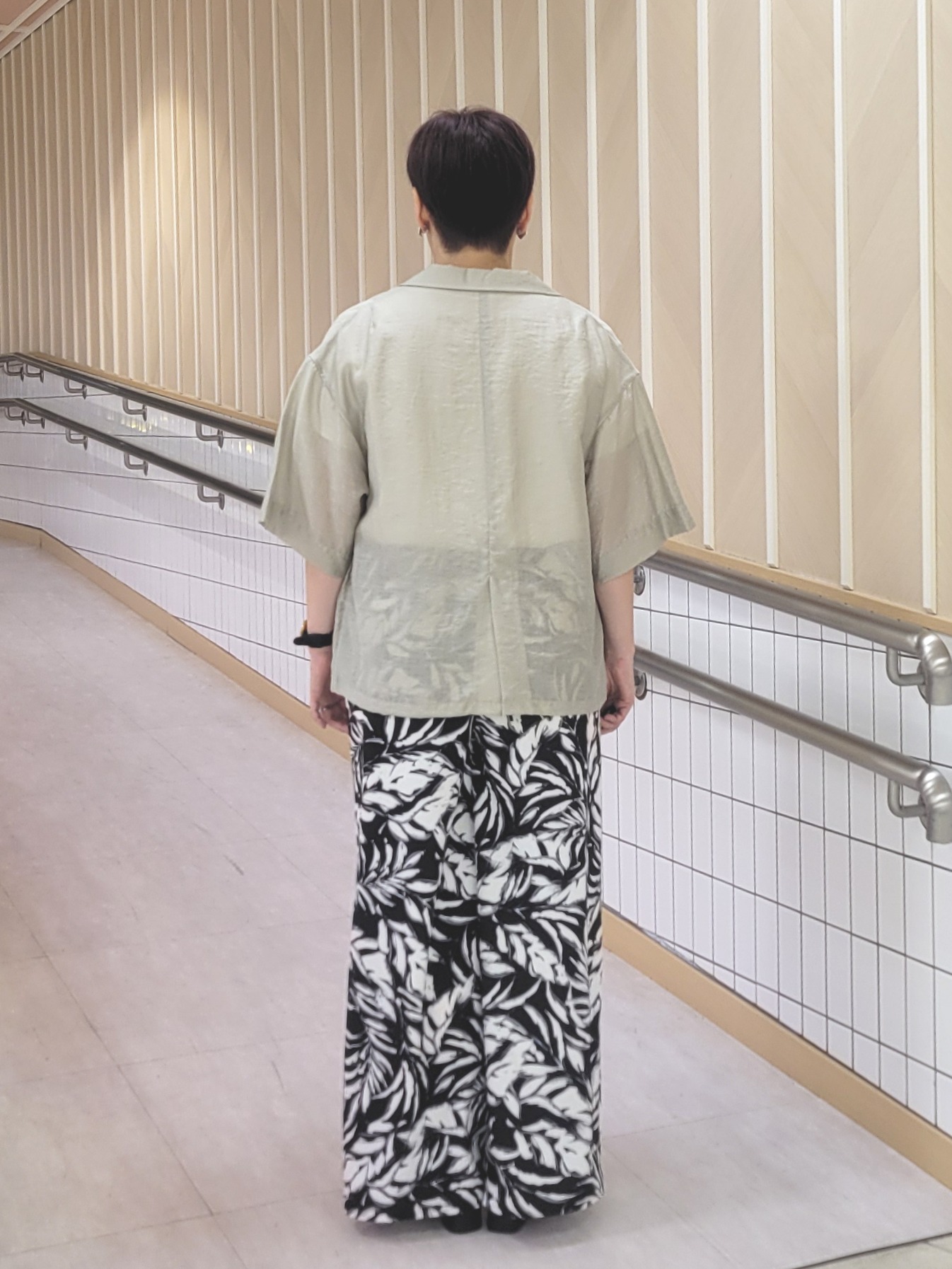 tomoさんの「COUP DE CHANCE｜【接触冷感/抗菌防臭/消臭/UVカット】半袖ロゴTシャツ」を使ったコーディネート