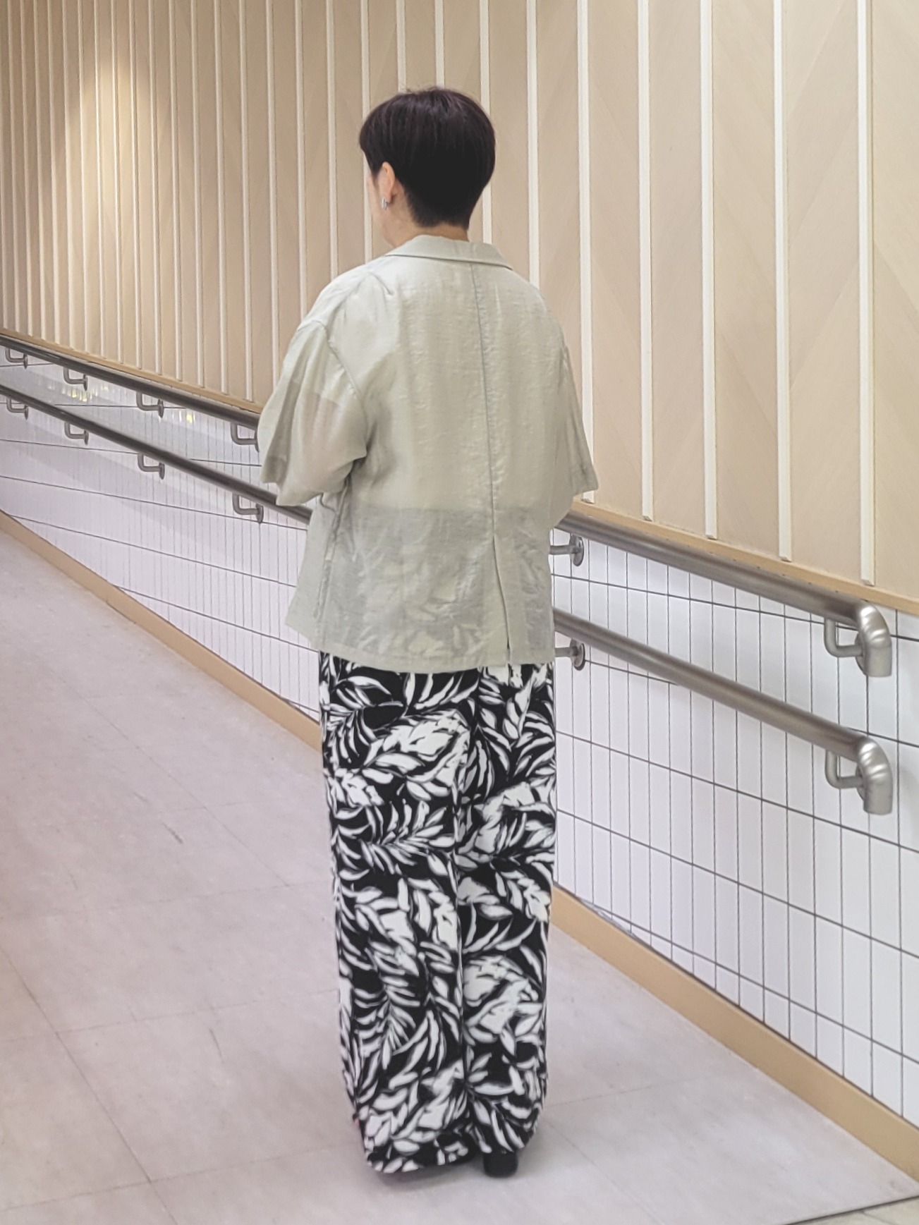 tomoさんの「COUP DE CHANCE｜【接触冷感/抗菌防臭/消臭/UVカット】半袖ロゴTシャツ」を使ったコーディネート