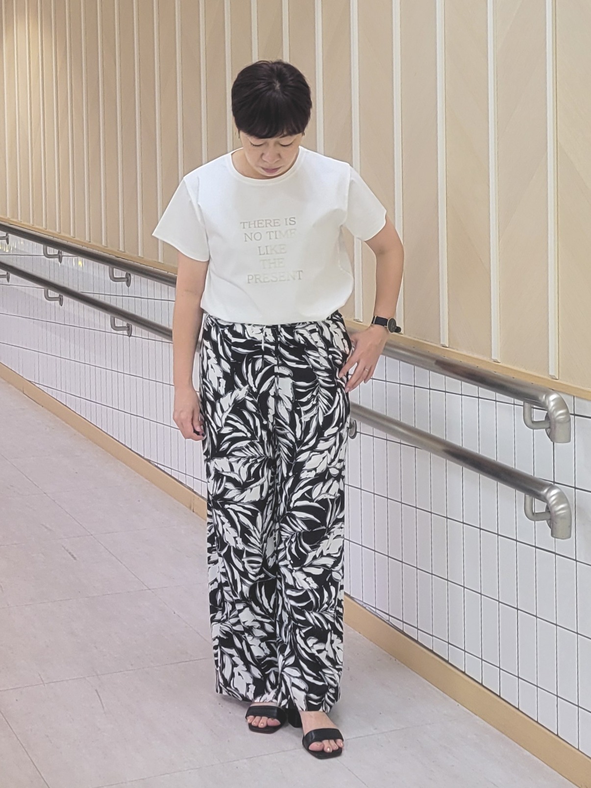 tomoさんの「COUP DE CHANCE｜【接触冷感/抗菌防臭/消臭/UVカット】半袖ロゴTシャツ」を使ったコーディネート