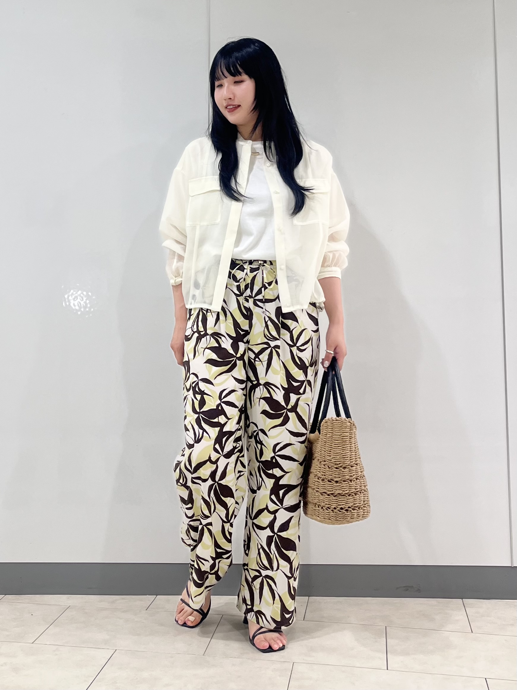hasuさんの「INDIVI｜【トレンド／2WAY】裾ドロスト付きシアーブラウスブルゾン」を使ったコーディネート