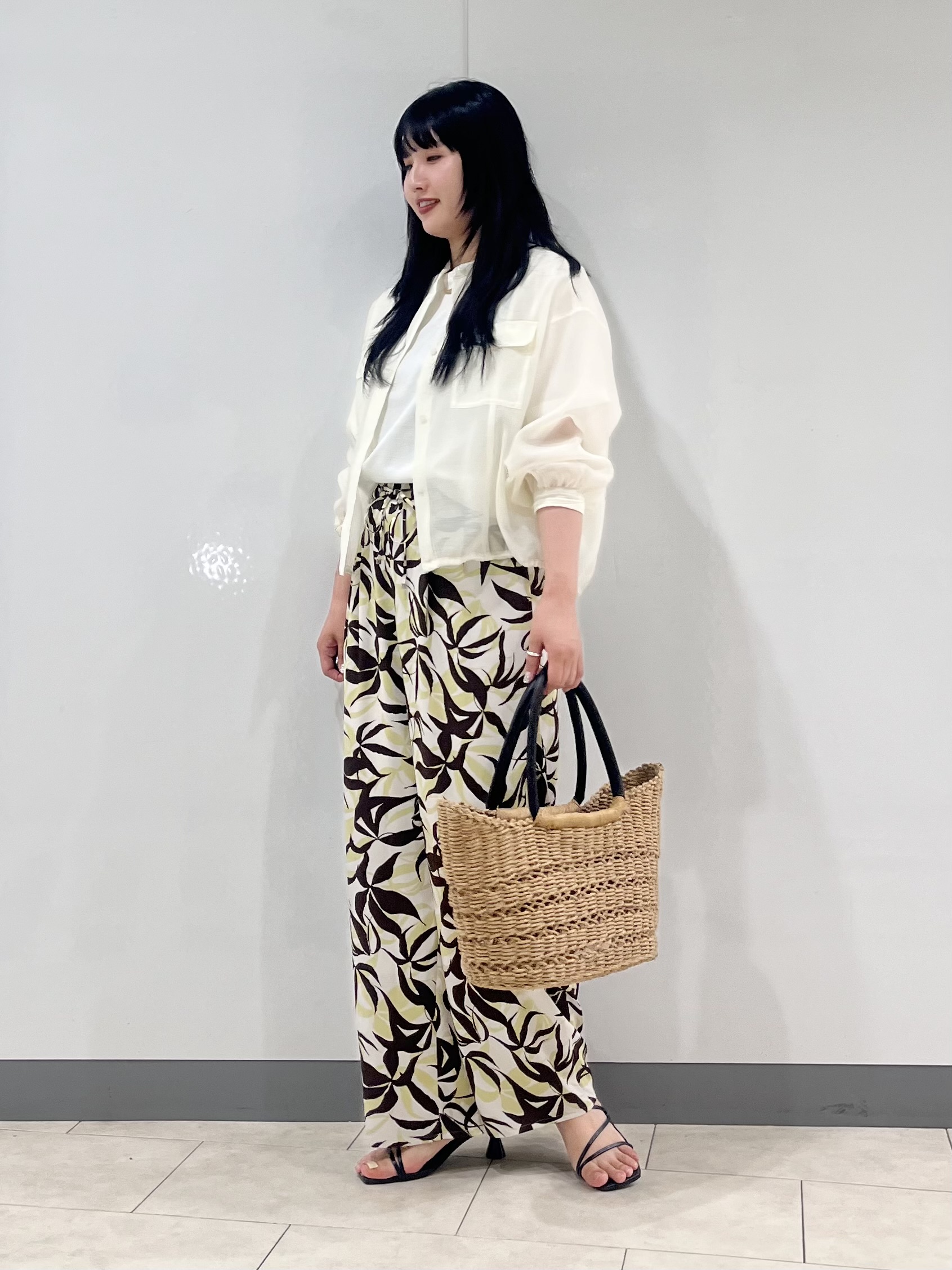 hasuさんの「INDIVI｜【トレンド／2WAY】裾ドロスト付きシアーブラウスブルゾン」を使ったコーディネート