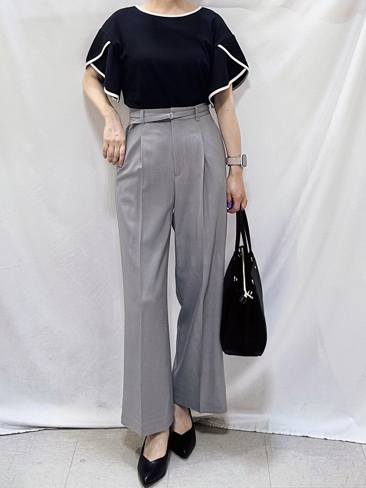 𝐇𝐢𝐫𝐨𝐦𝐢さんの「SHOO･LA･RUE｜【洗濯機可/S-LL】配色パイピング フレアスリーブトップス」を使ったコーディネート