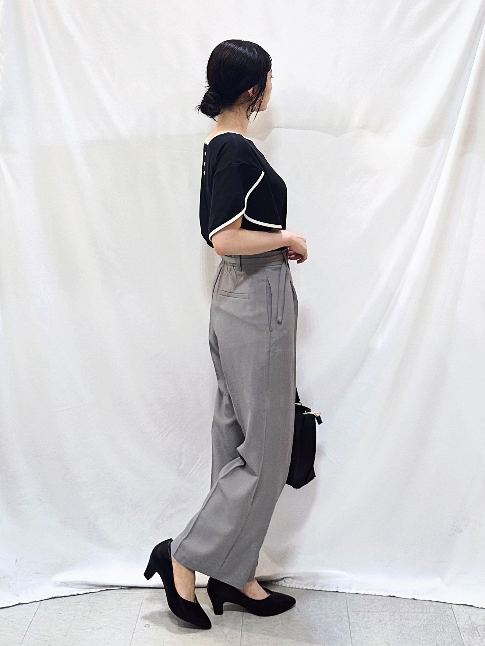 𝐇𝐢𝐫𝐨𝐦𝐢さんの「SHOO･LA･RUE｜【洗濯機可/S-LL】配色パイピング フレアスリーブトップス」を使ったコーディネート