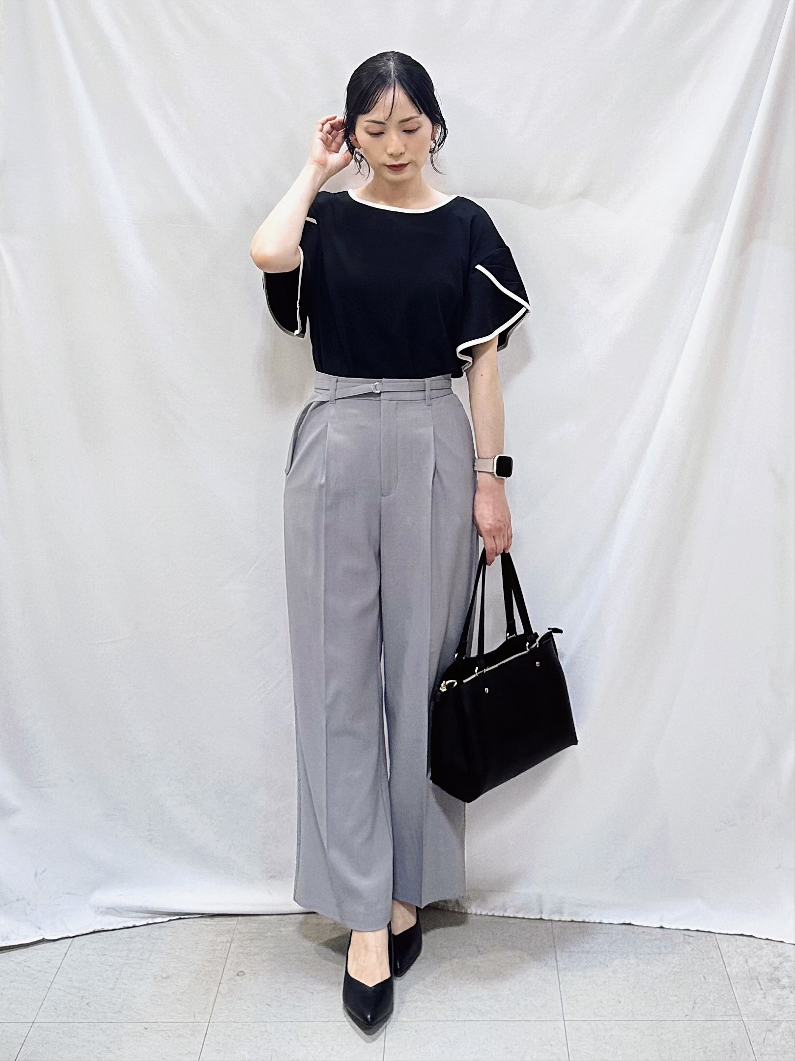 𝐇𝐢𝐫𝐨𝐦𝐢さんの「SHOO･LA･RUE｜【洗濯機可/S-LL】配色パイピング フレアスリーブトップス」を使ったコーディネート