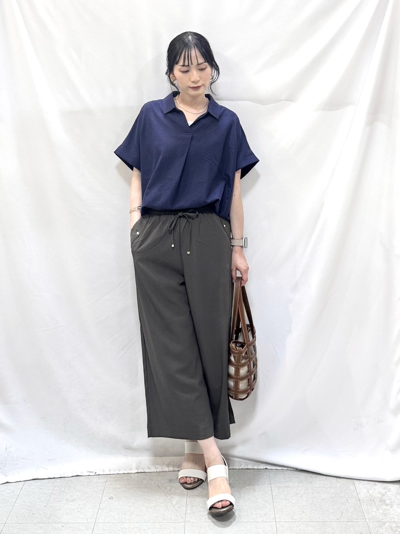 𝐇𝐢𝐫𝐨𝐦𝐢さんの「SHOO･LA･RUE｜【UV/吸水速乾/抗菌防臭】インせず着られる フレンチリネンスキッパーシャツ」を使ったコーディネート
