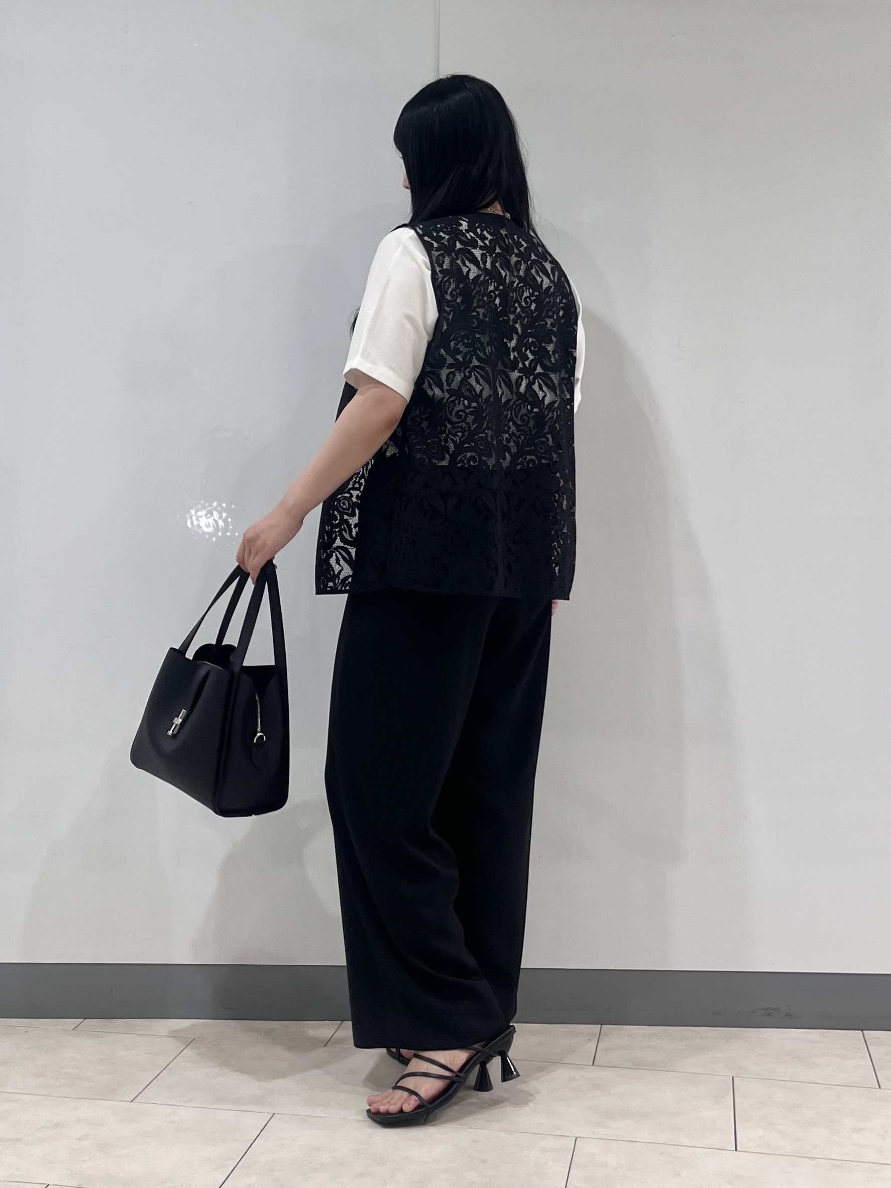 hasuさんの「INDIVI｜【洗える／トレンド】マニッシュレースベスト」を使ったコーディネート