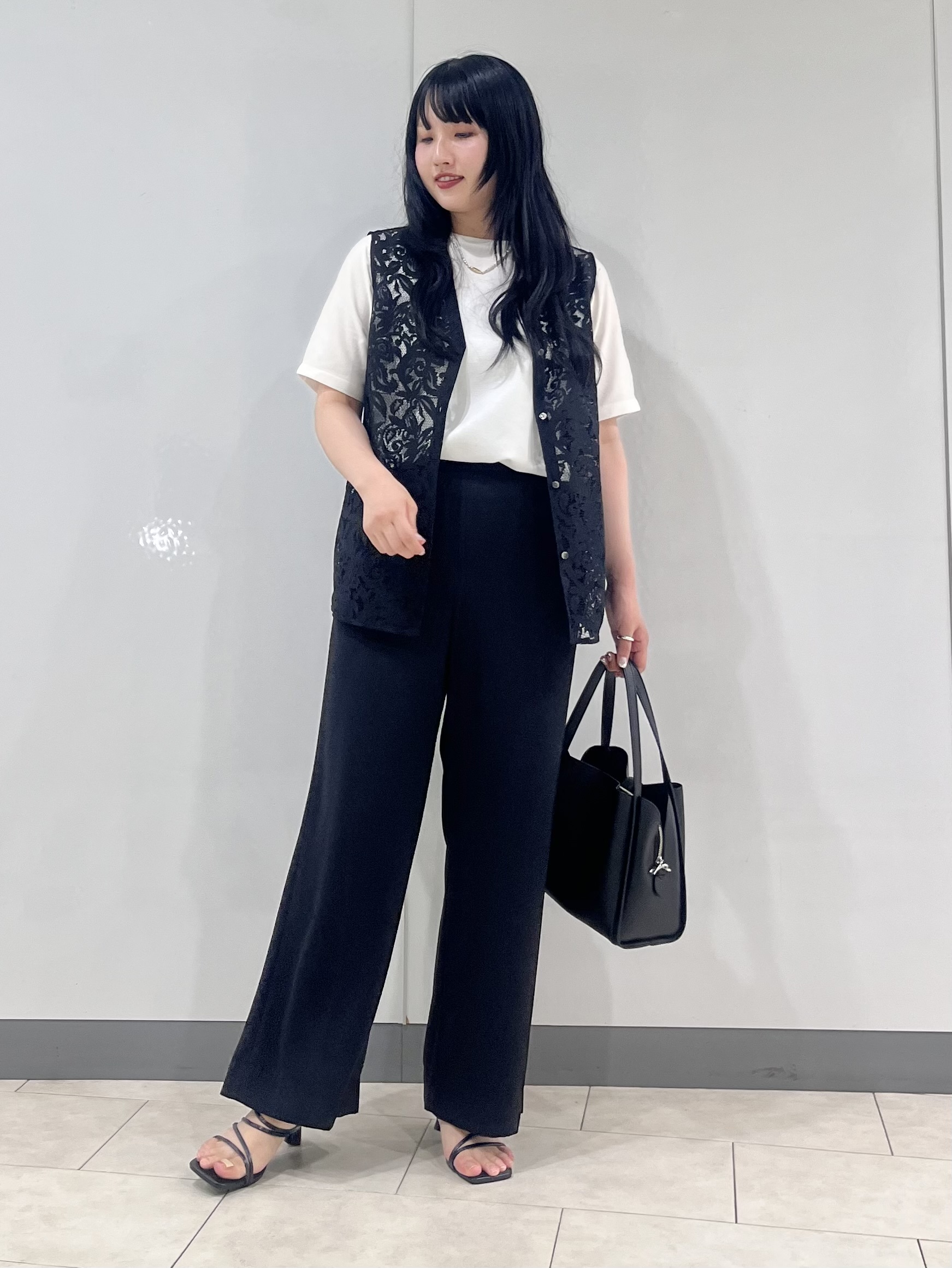 hasuさんの「INDIVI｜【洗える／トレンド】マニッシュレースベスト」を使ったコーディネート
