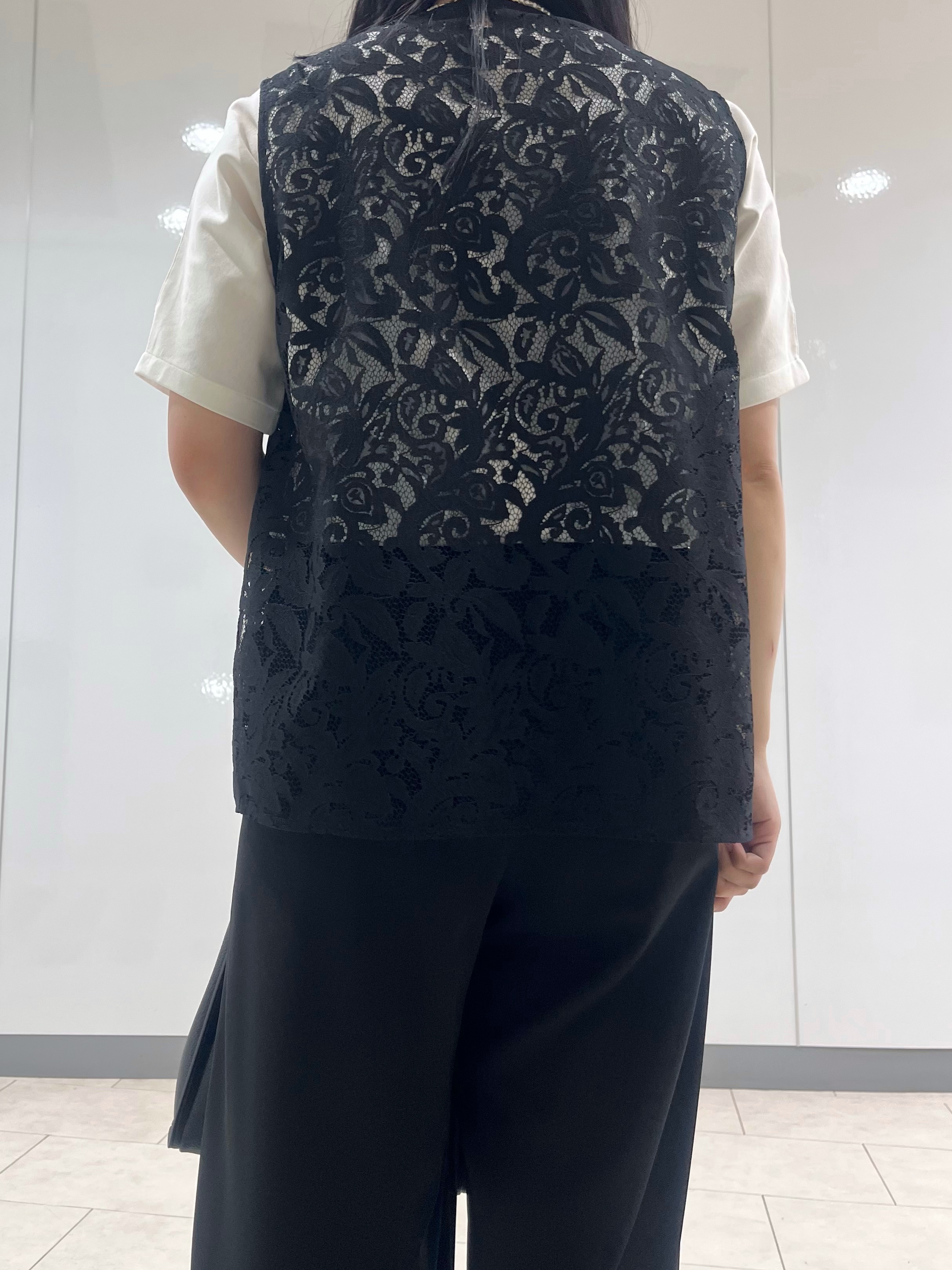 hasuさんの「INDIVI｜【洗える／トレンド】マニッシュレースベスト」を使ったコーディネート