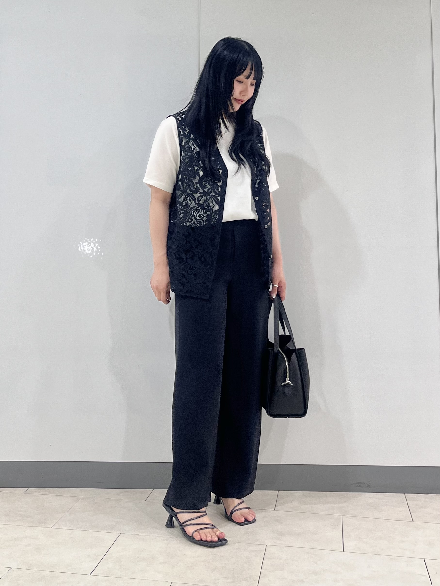 hasuさんの「INDIVI｜【洗える／トレンド】マニッシュレースベスト」を使ったコーディネート
