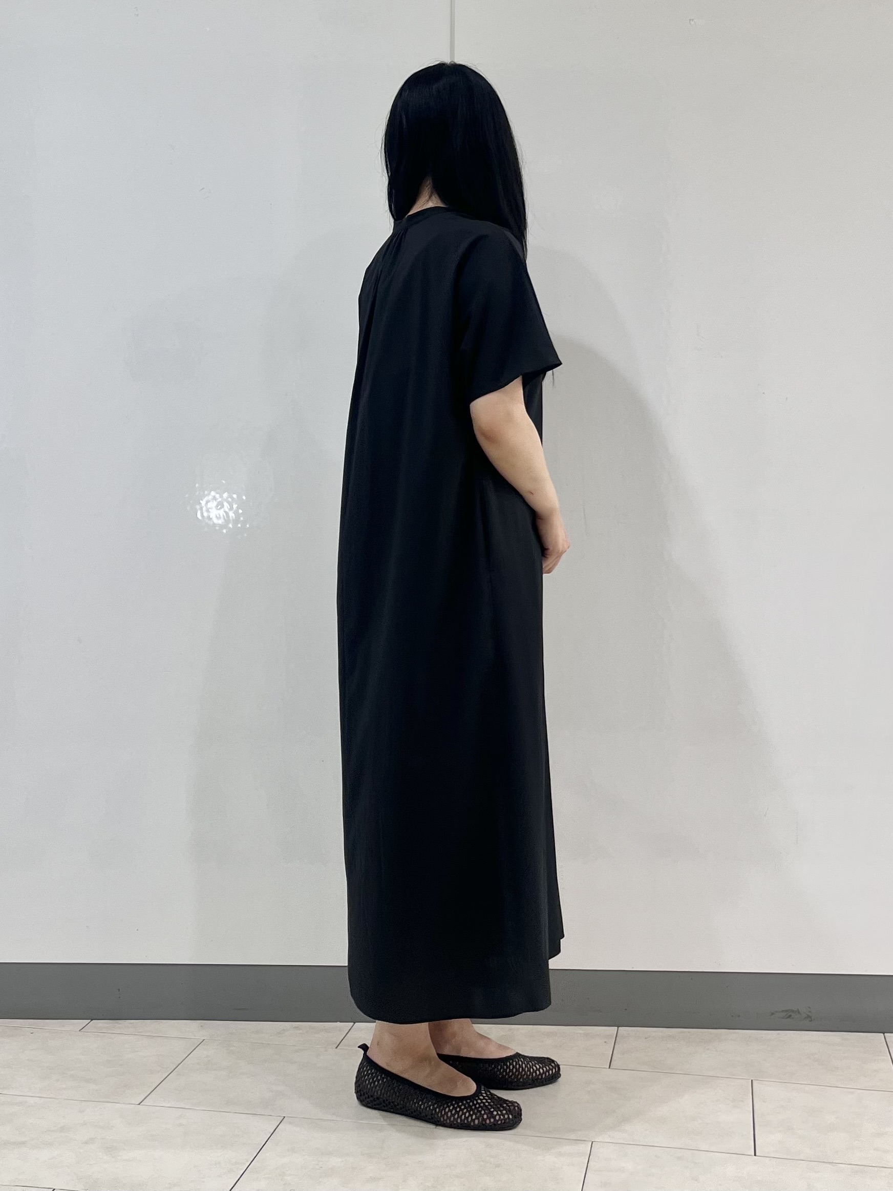 hasuさんの「INDIVI｜【撥水／UVカット】ベルト付きワンピース」を使ったコーディネート
