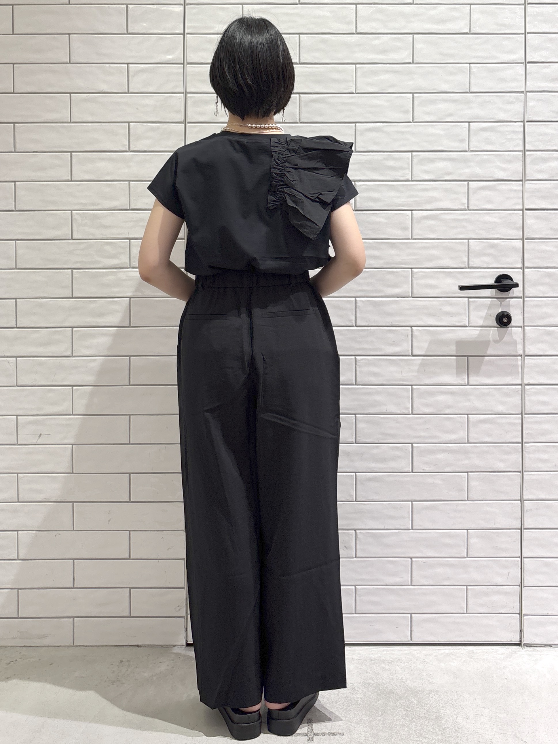 ayumiさんの「OPAQUE.CLIP｜【UVケア／接触冷感】アシメフリルドッキングカットソー《洗濯機OK》」を使ったコーディネート