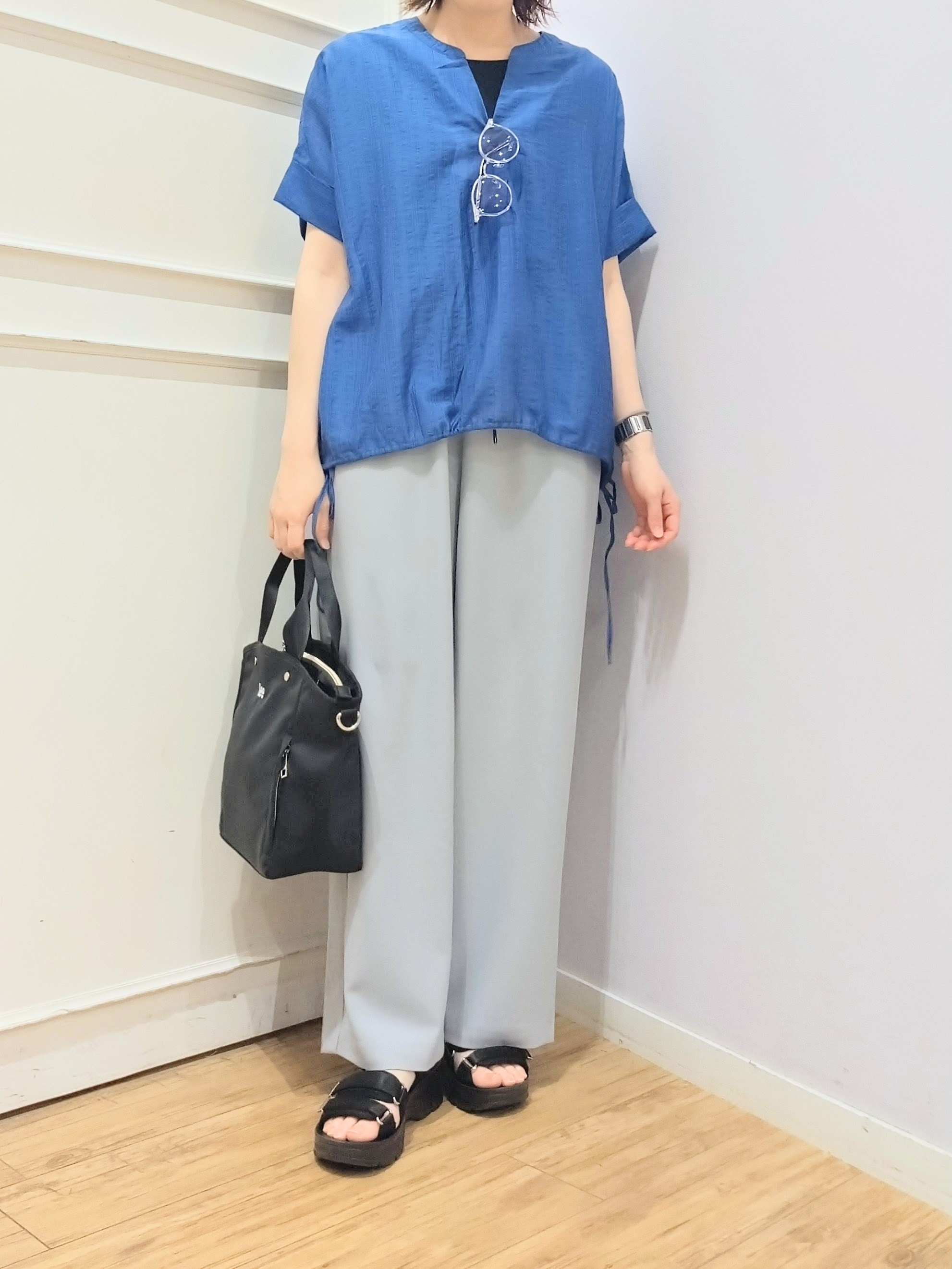 miomioさんの「SHOO･LA･RUE｜【高レビュー/体型カバー】インせず着られる スキッパー裾リボンブラウス」を使ったコーディネート