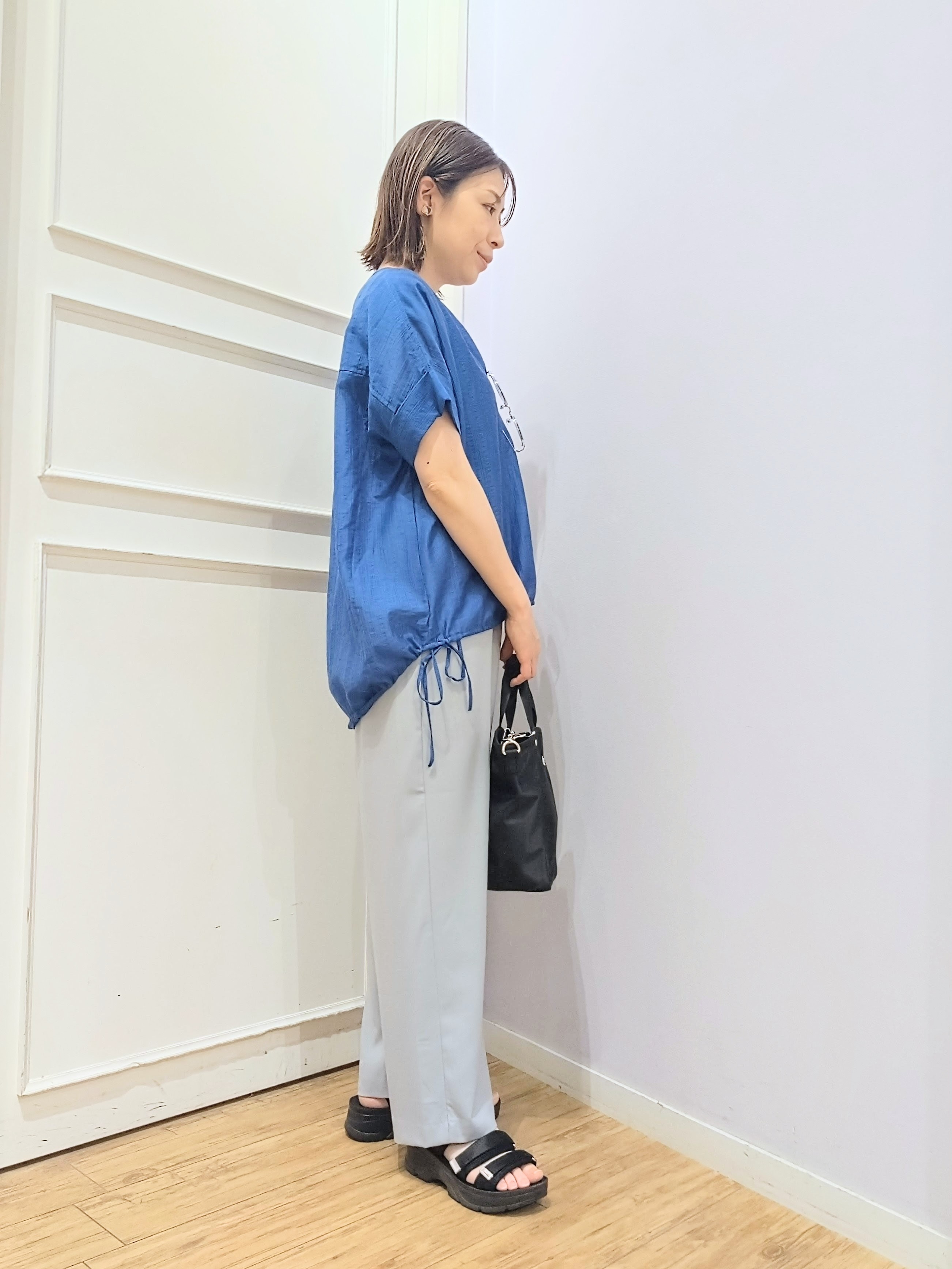 miomioさんの「SHOO･LA･RUE｜【高レビュー/体型カバー】インせず着られる スキッパー裾リボンブラウス」を使ったコーディネート