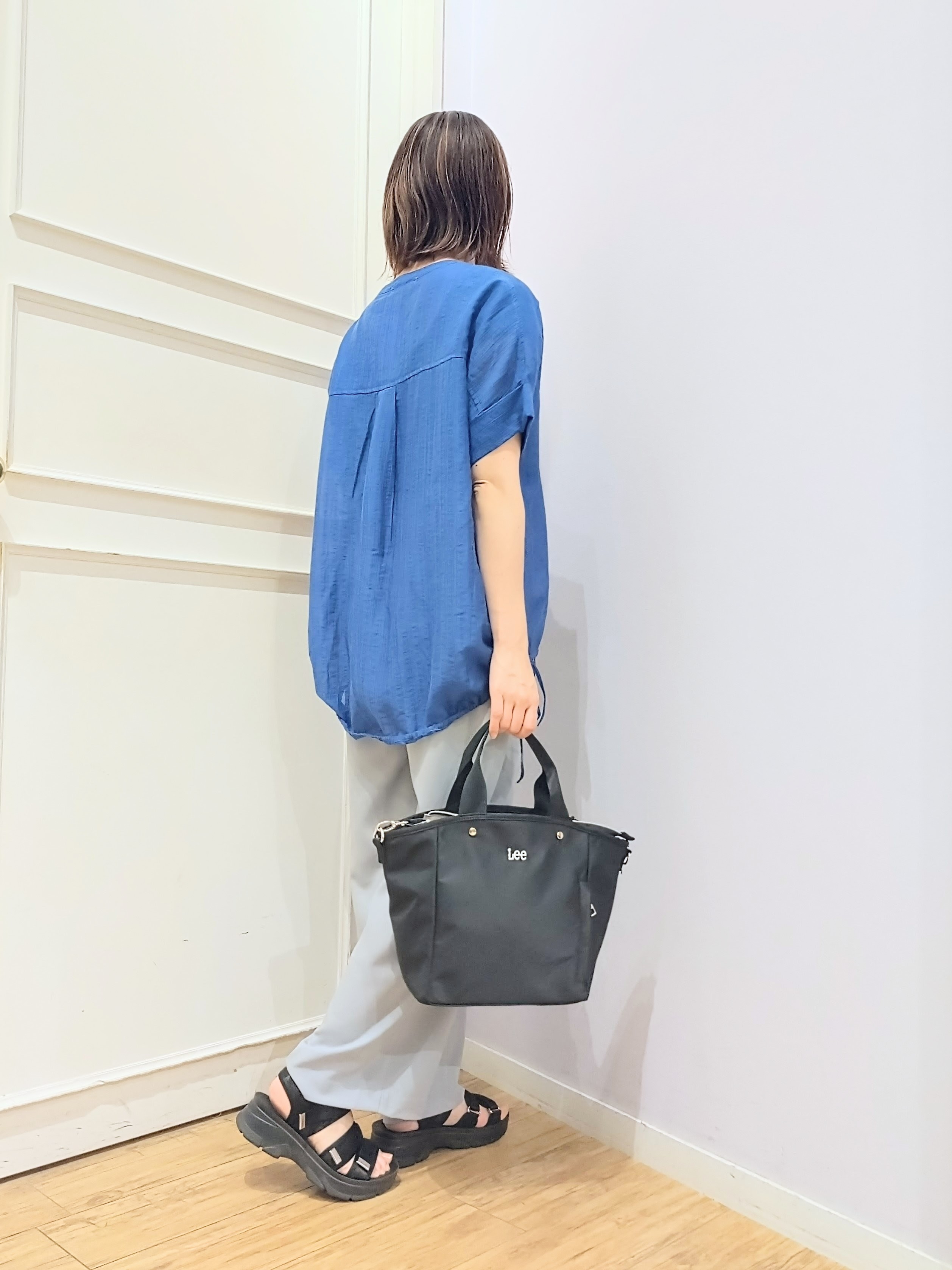 miomioさんの「SHOO･LA･RUE｜【高レビュー/体型カバー】インせず着られる スキッパー裾リボンブラウス」を使ったコーディネート