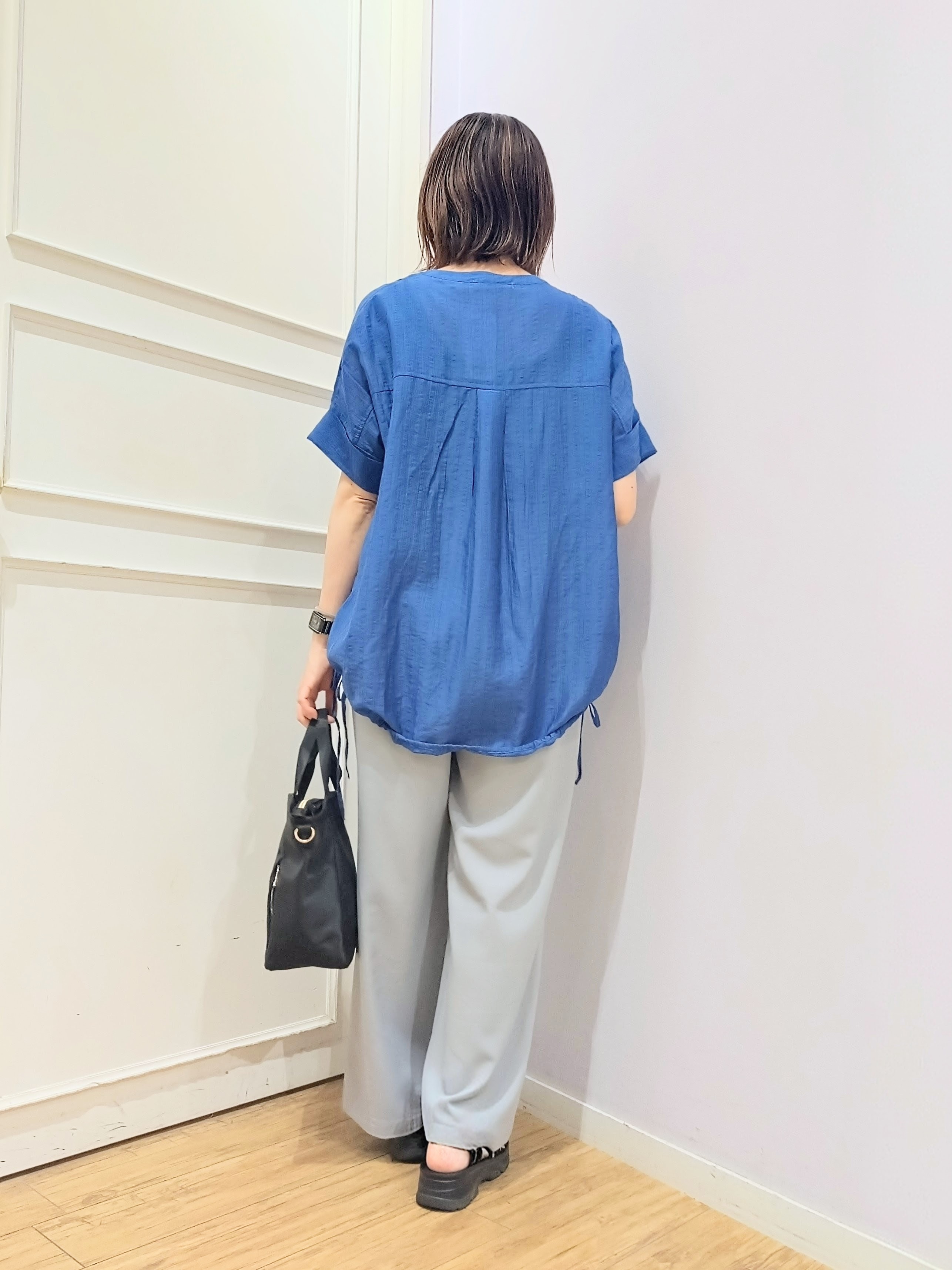 miomioさんの「SHOO･LA･RUE｜【高レビュー/体型カバー】インせず着られる スキッパー裾リボンブラウス」を使ったコーディネート