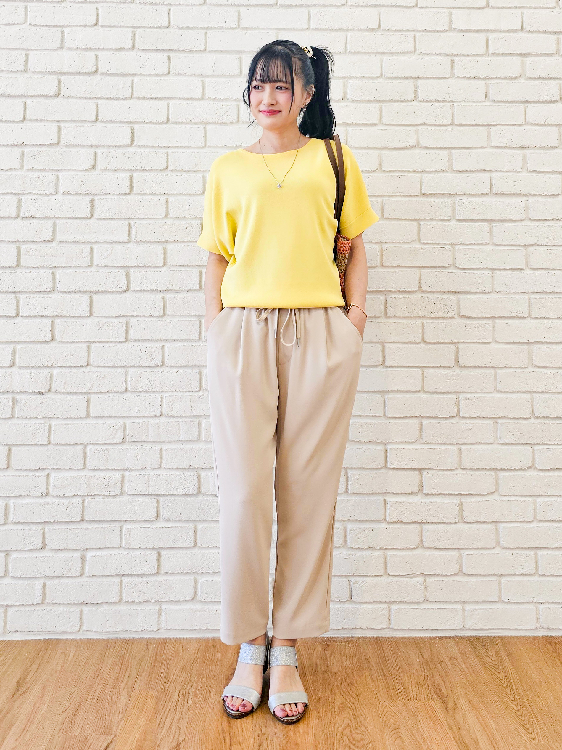 ゆゆさんの「SHOO･LA･RUE｜【毎日洗える/UV】二の腕隠れる さらっとドルマン半袖ニット」を使ったコーディネート