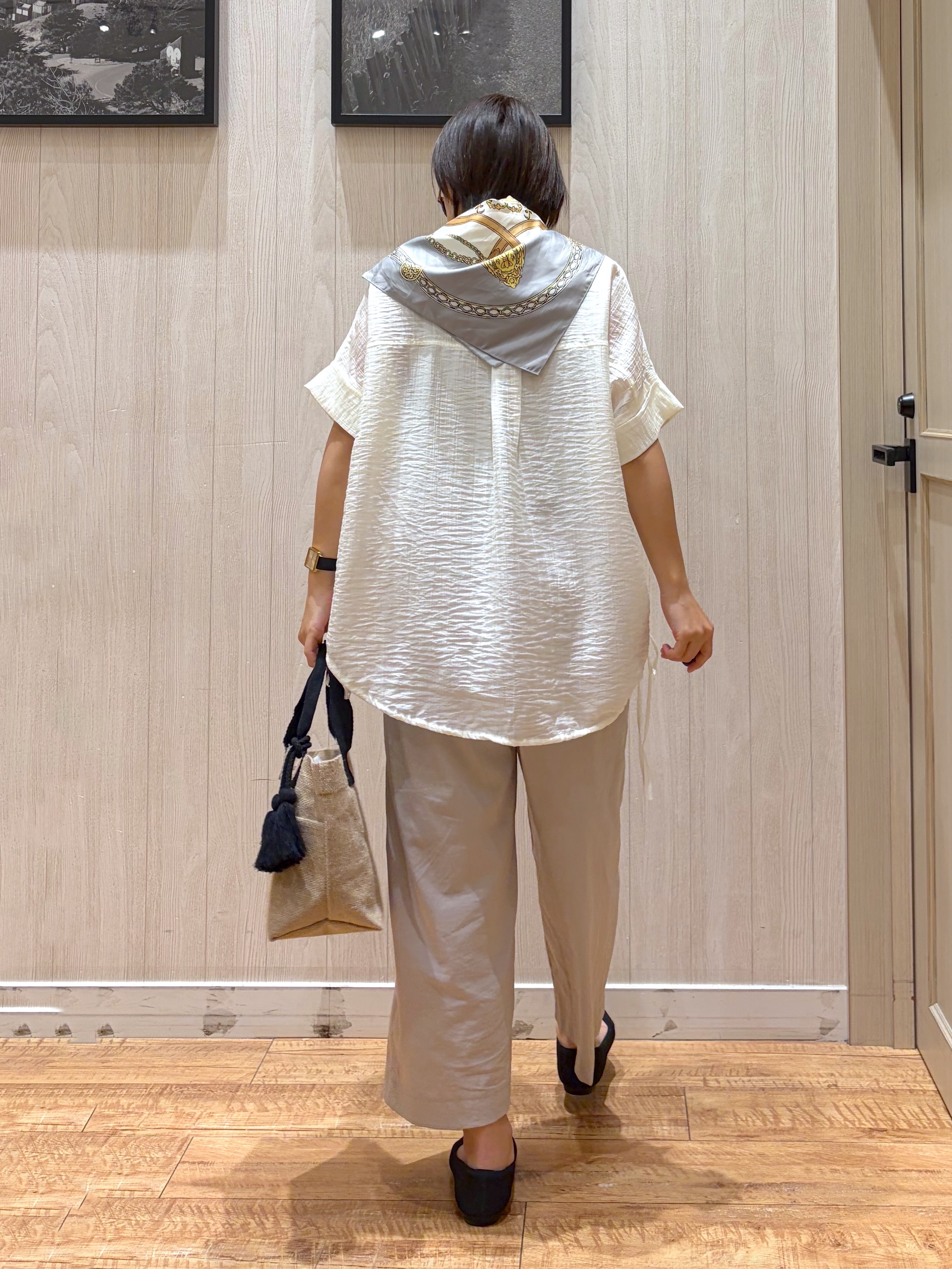 shirayuuuさんの「SHOO･LA･RUE｜大判プリントスカーフ（88&times;88cm）」を使ったコーディネート