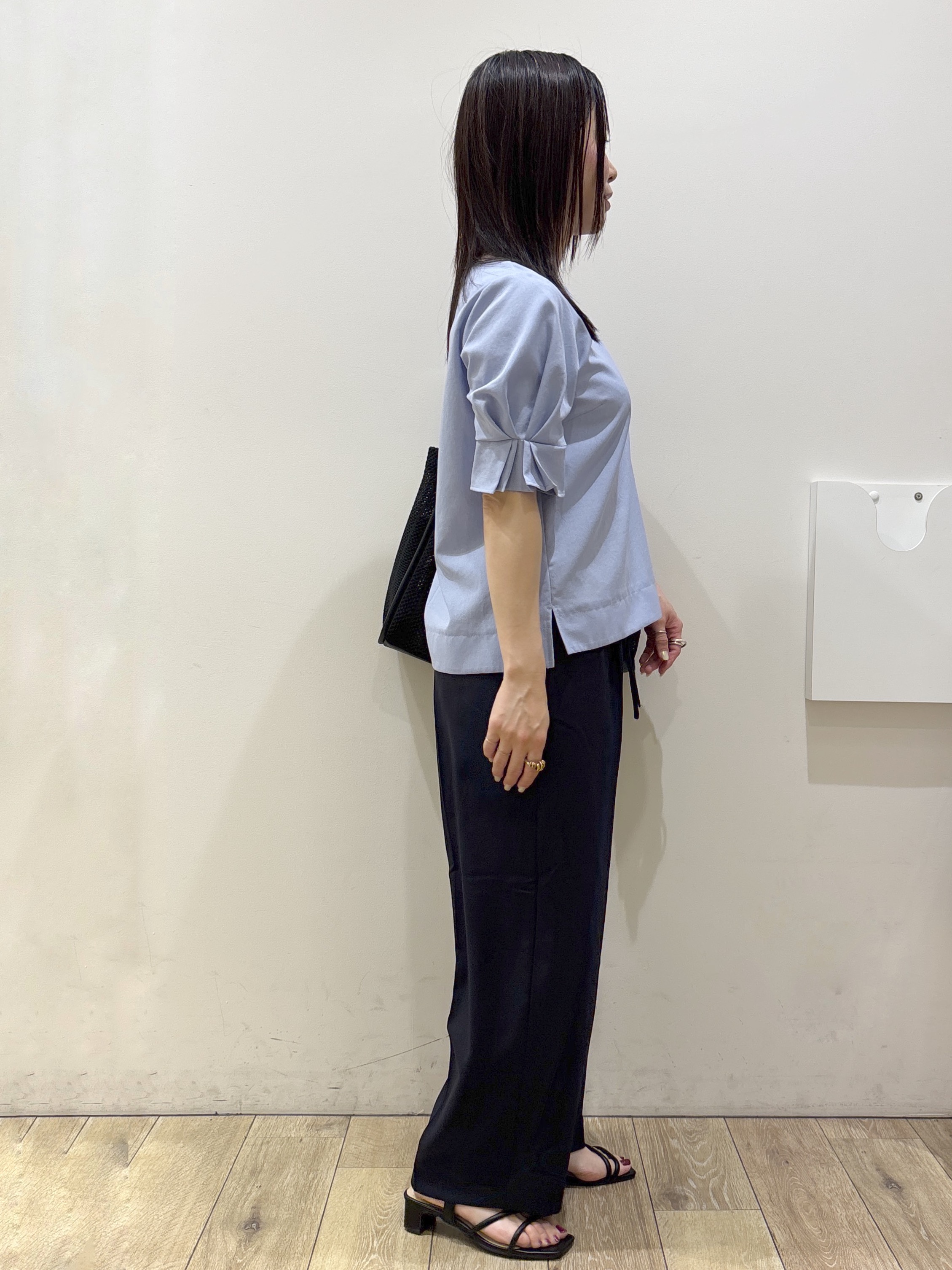 mameさんの「index｜【接触冷感／吸水速乾】タックパフスリーブブラウス《防シワ／洗濯機OK／XS～3L／8col》」を使ったコーディネート
