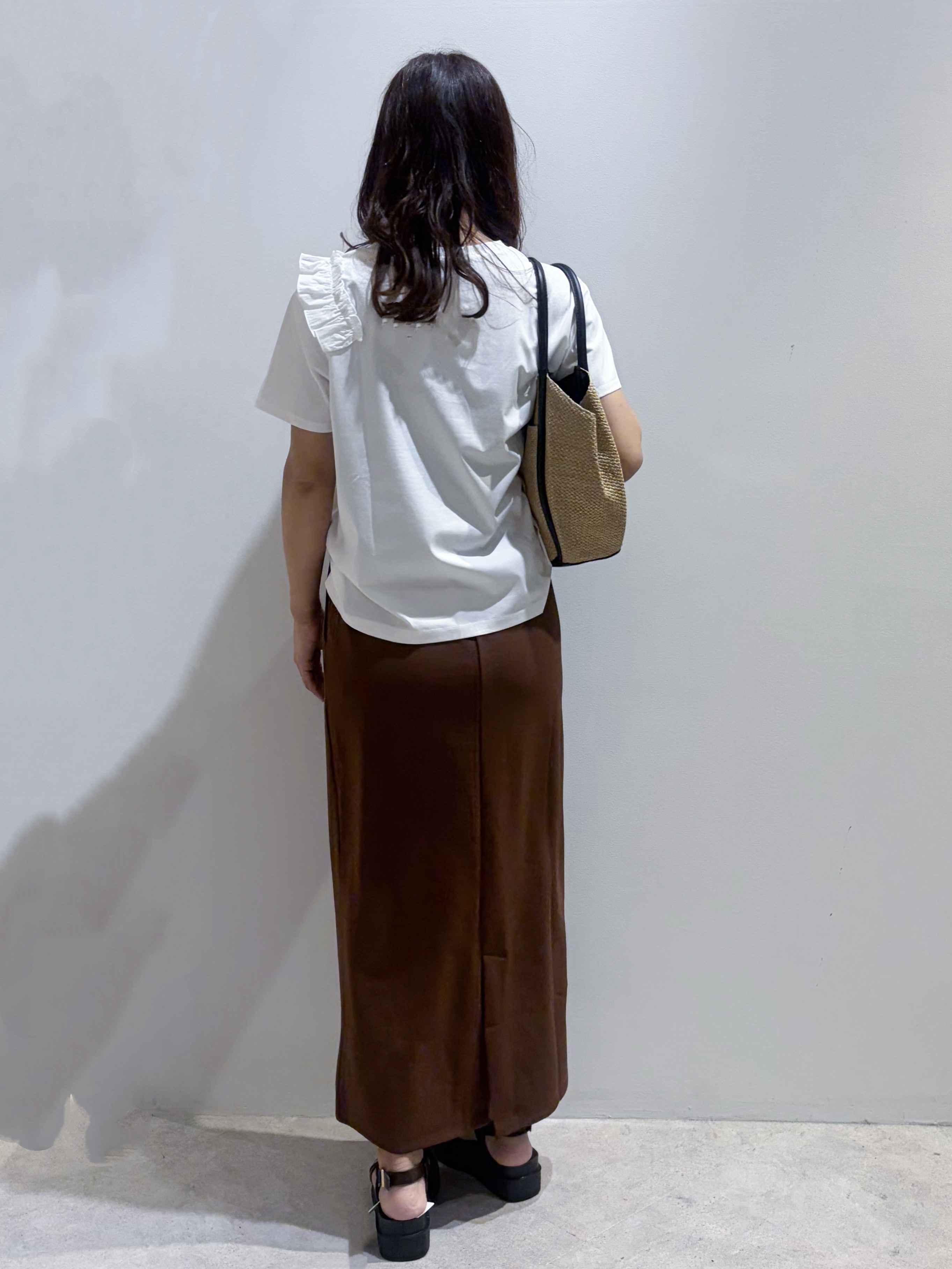 ayanoさんの「OPAQUE.CLIP｜【UV／接触冷感】フリルショルダーカットソー《洗濯機OK》」を使ったコーディネート