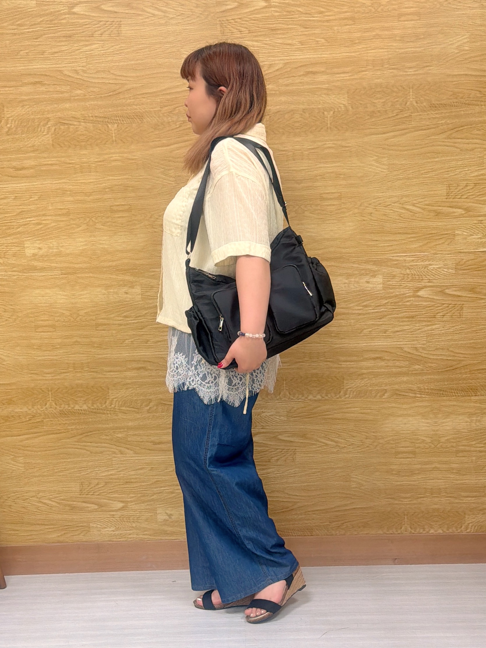 ぁむさんの「SHOO･LA･RUE｜【S-LL/洗濯機可/体型カバー】さらさら シャーリングシフォン 裾ドロストシャツ」を使ったコーディネート